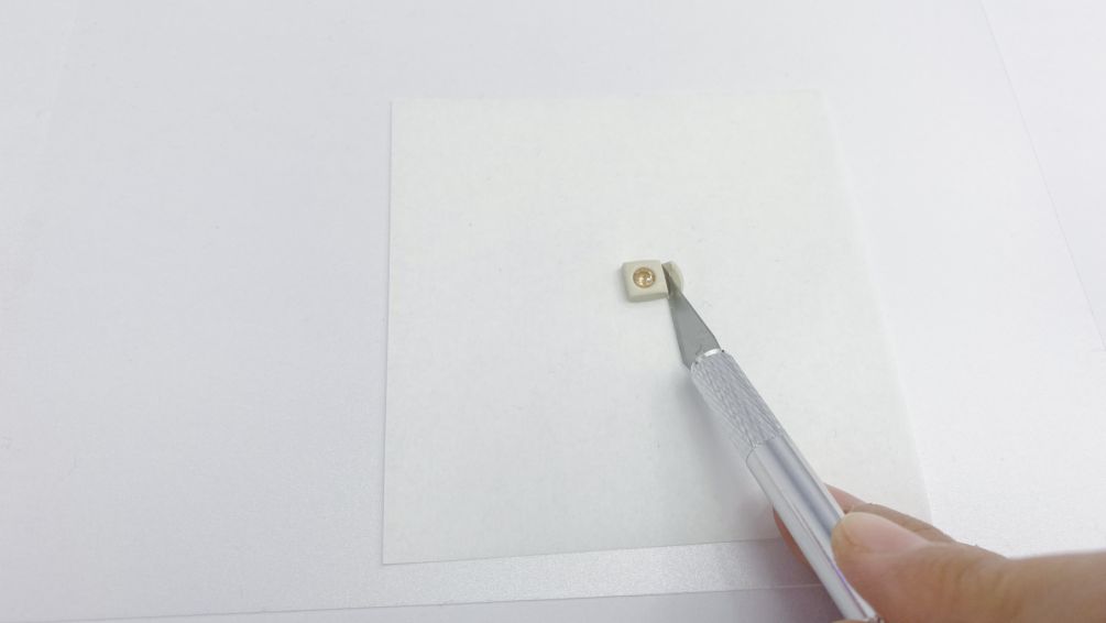 鋯石離邊邊最少保留2mm距離,避免邊邊太薄裂開 鋯石離邊邊最少保留2mm距離,避免邊邊太薄裂開