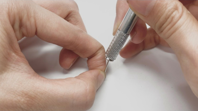 兩用筆 雕刻針 怎麼裝呢? 兩用筆 雕刻針 怎麼裝呢?