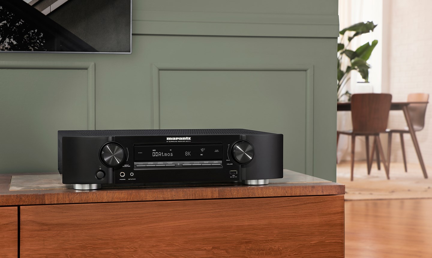 Marantz_NR1711_8K_Lifestyle_1_16122020.jpg