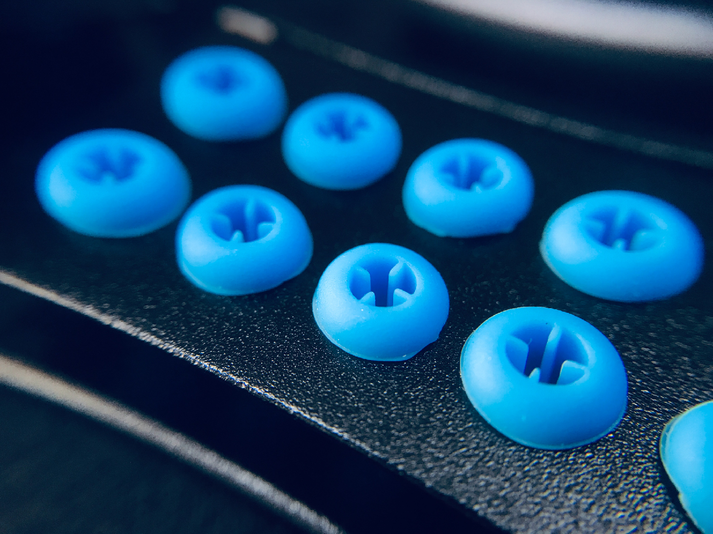 10 holes content-03