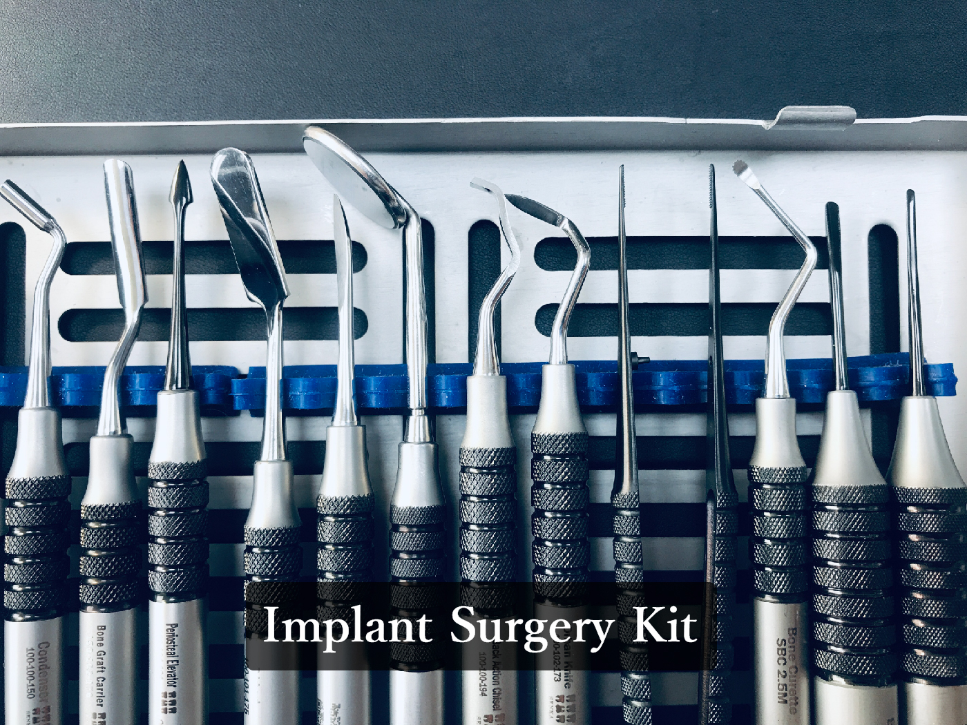 Implant Surgery Kit content_工作區域 1.jpg
