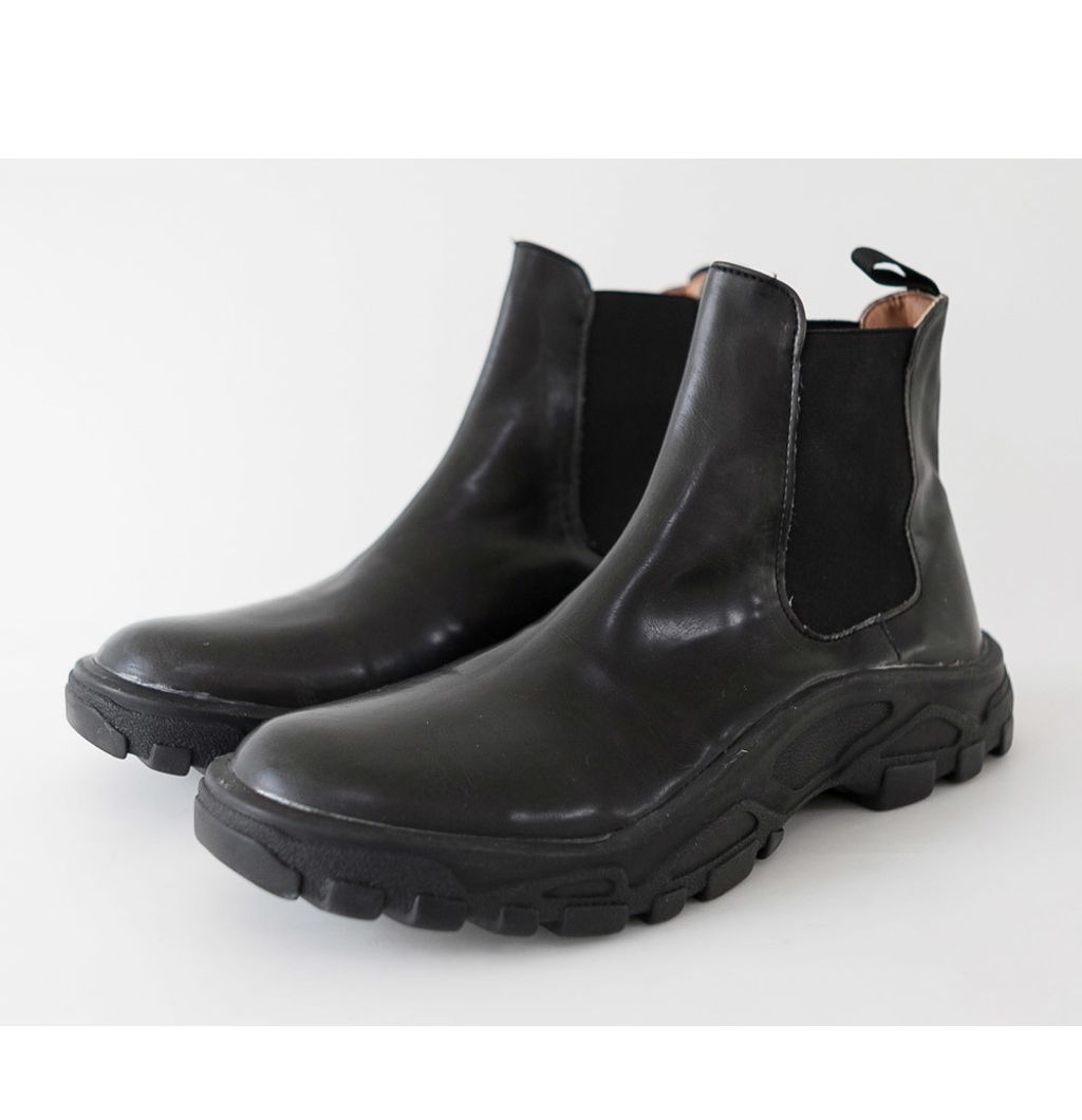 素面合成皮革韓國製厚底膠底中筒靴 Lookbook10