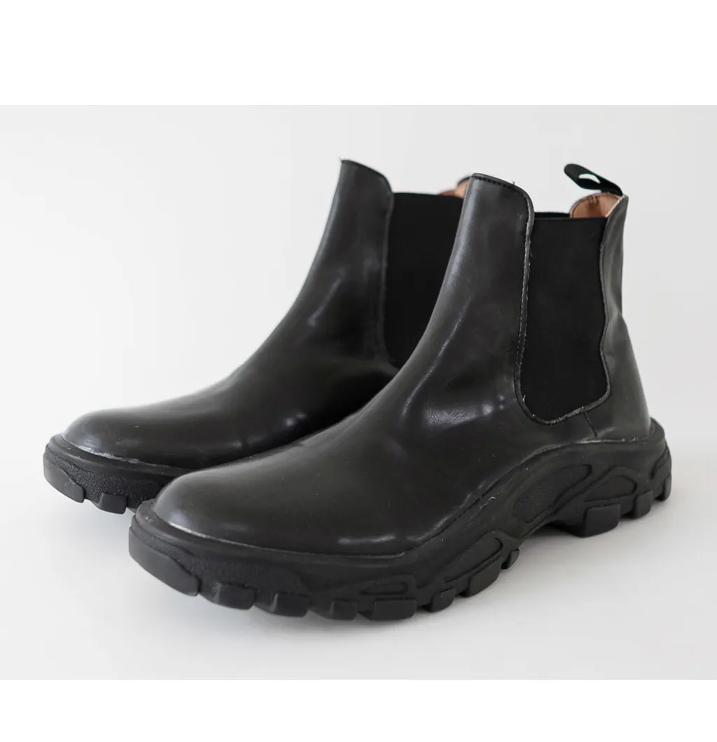 素面合成皮革韓國製厚底膠底中筒靴 Lookbook10 素面合成皮革韓國製厚底膠底中筒靴 Lookbook10