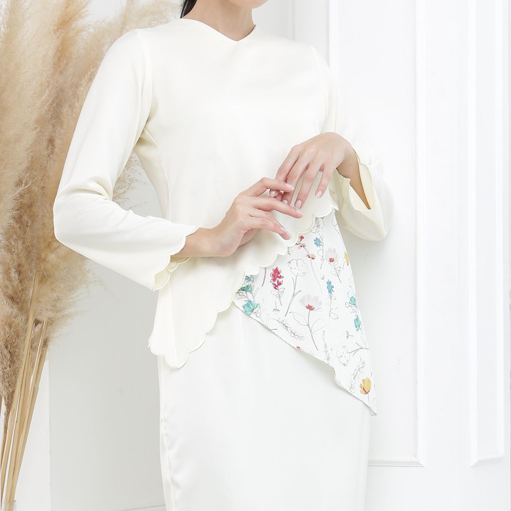 Kurung Modern Pleated 48.jpg