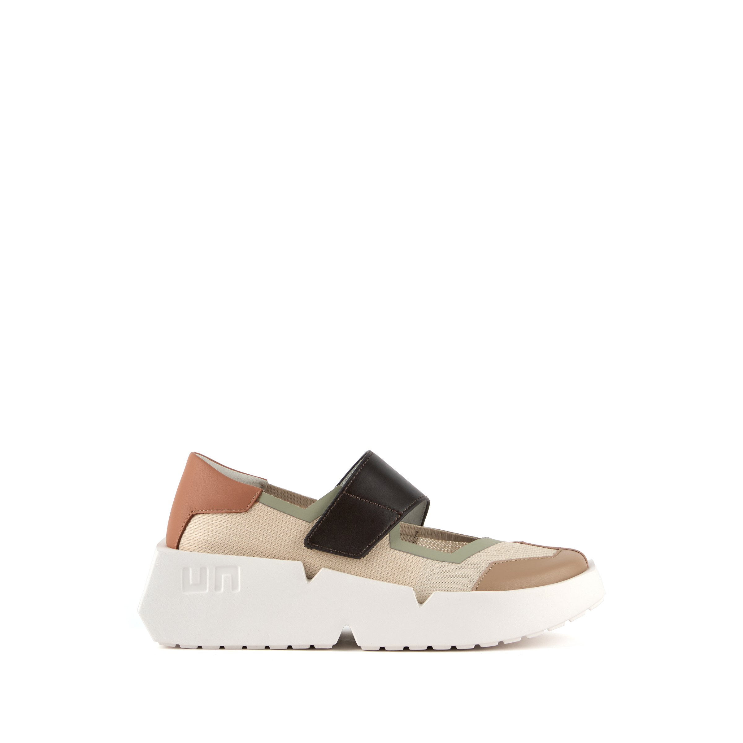 mega-robot-jane-sierra-outside