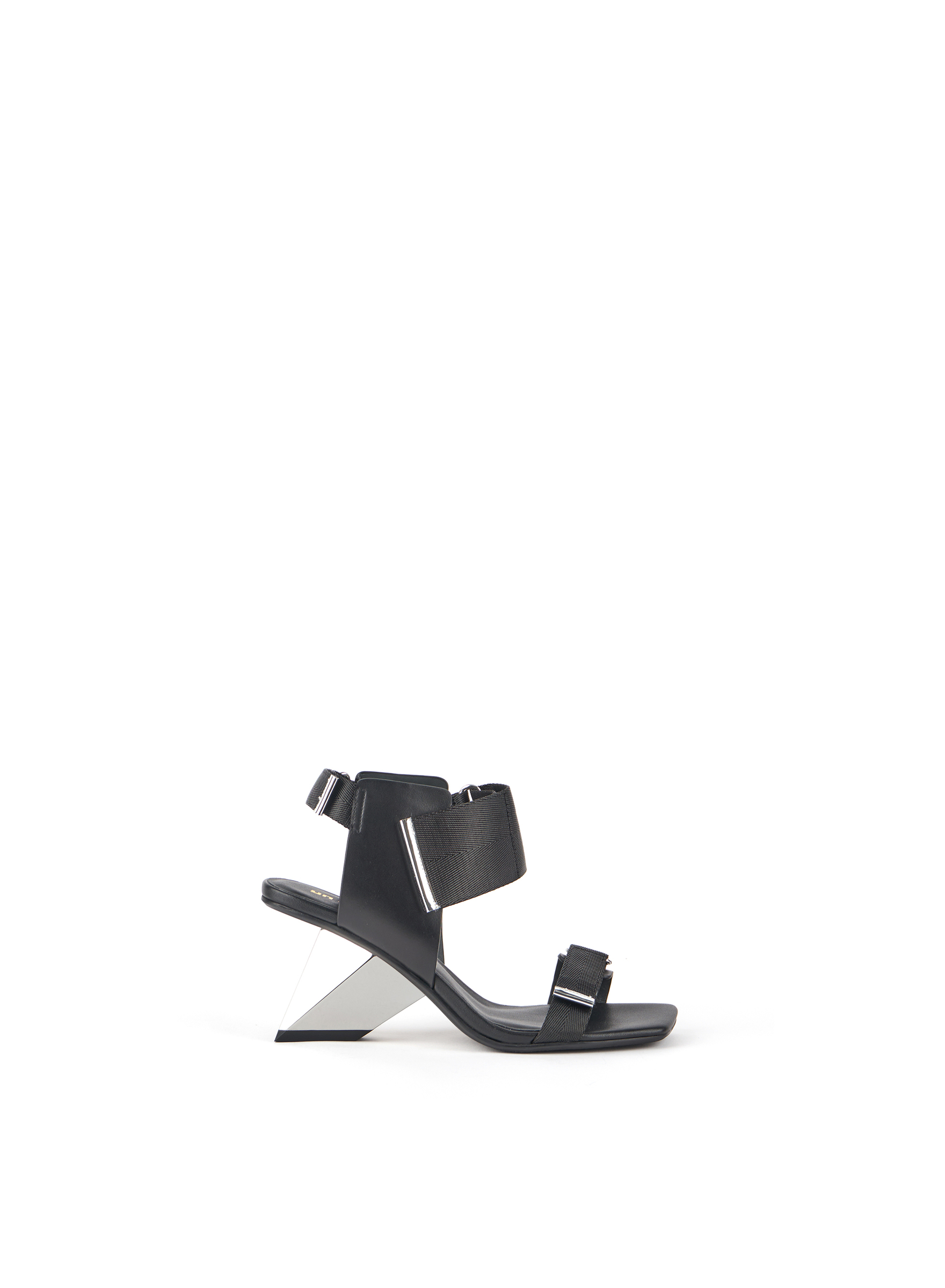 rockit-run-black-outside