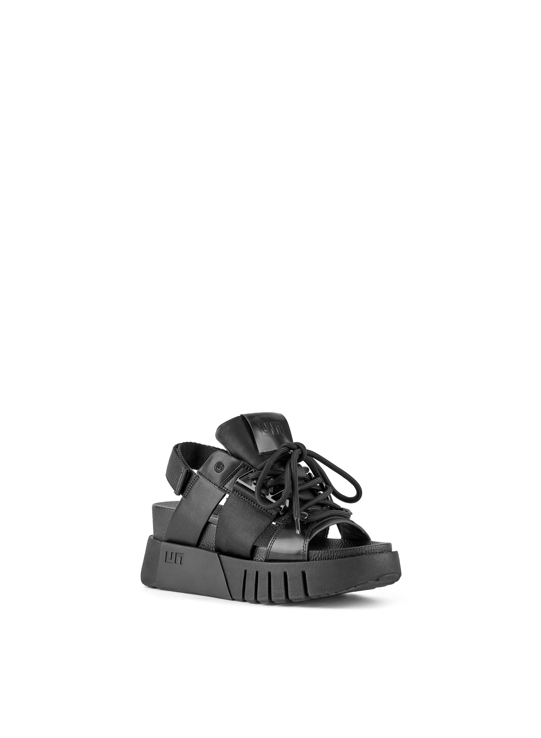 delta-sporty-black-angle-out