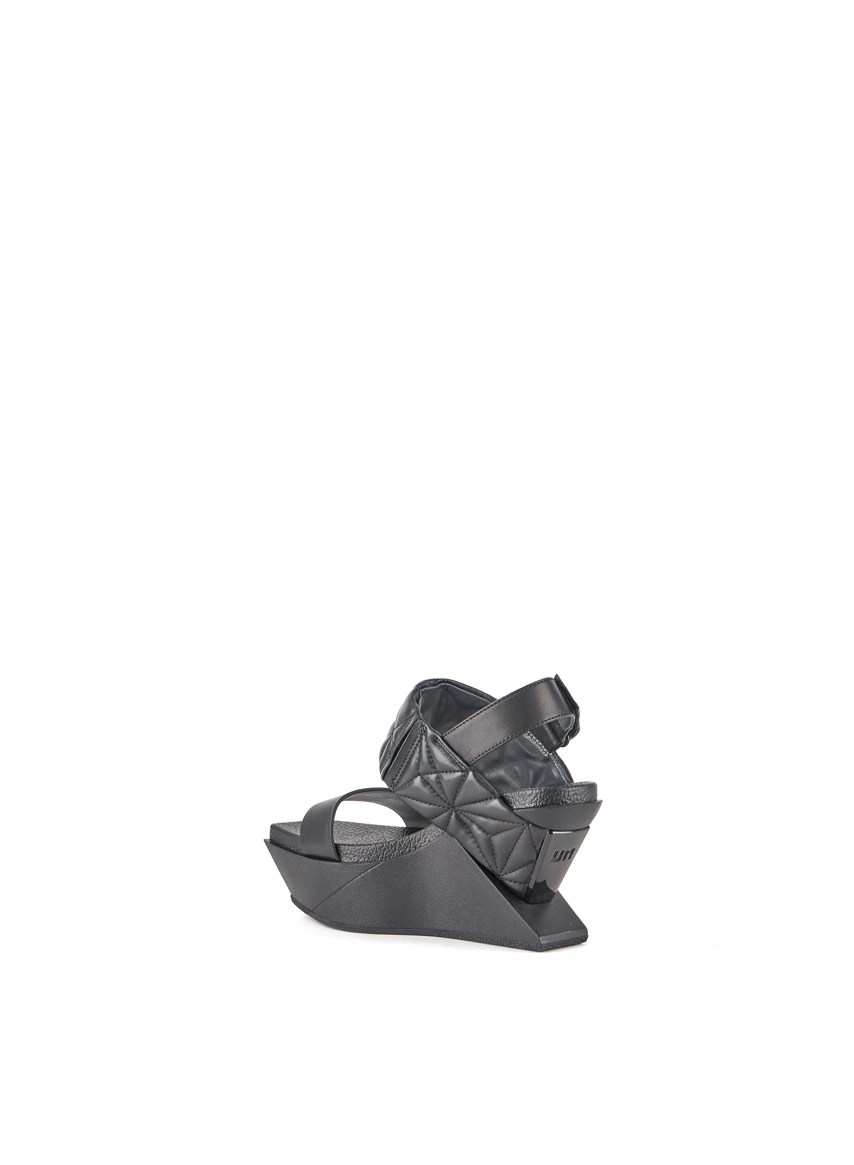 delta-wedge-puffy-black-angle-in