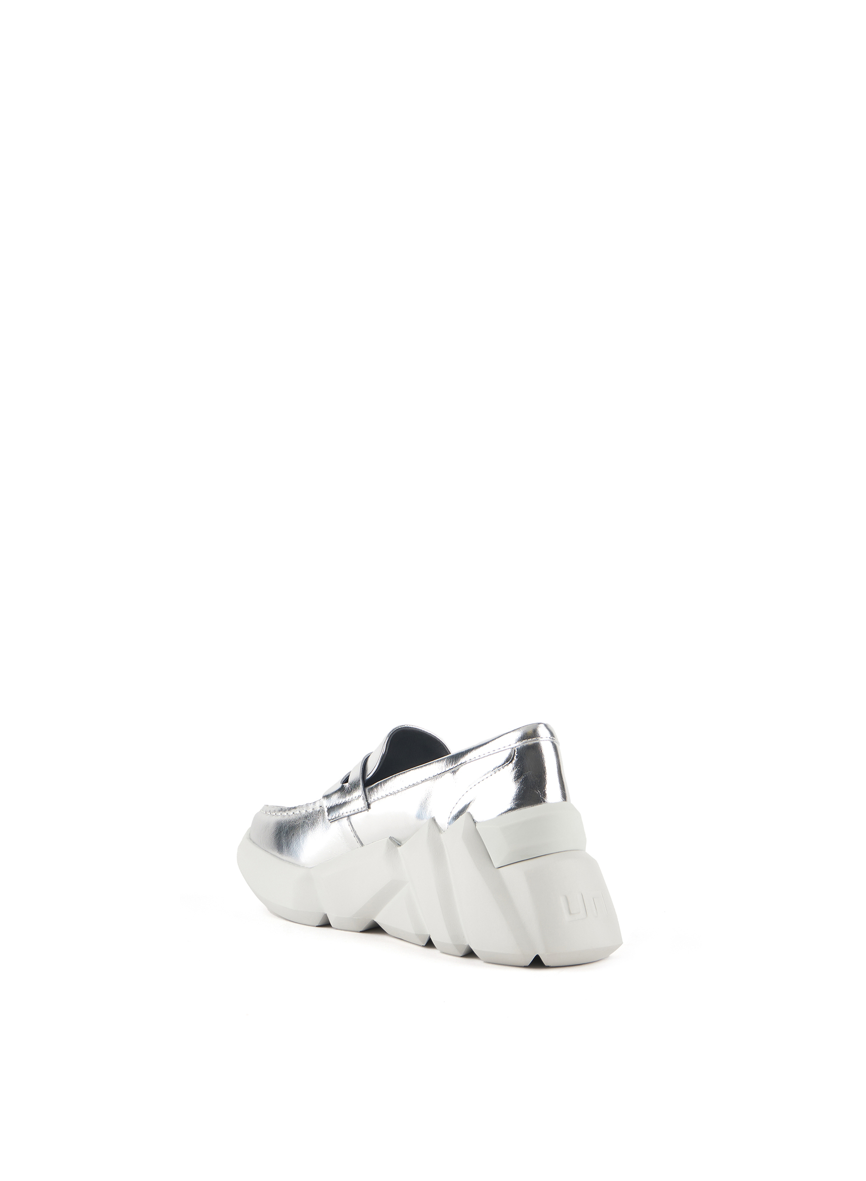 space-kick-loafer-mirror-silver-angle-in