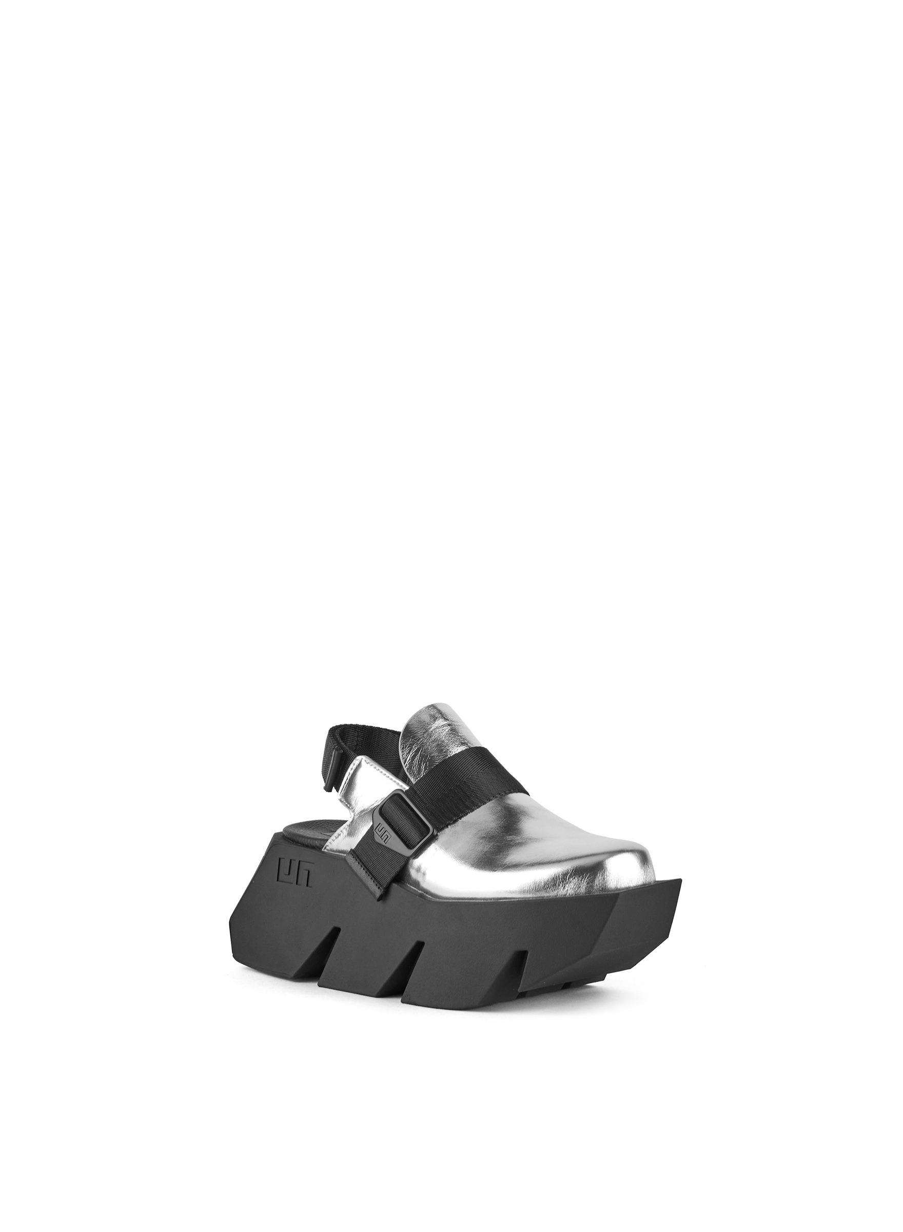 bull-mule-mirror-silver-angle-out