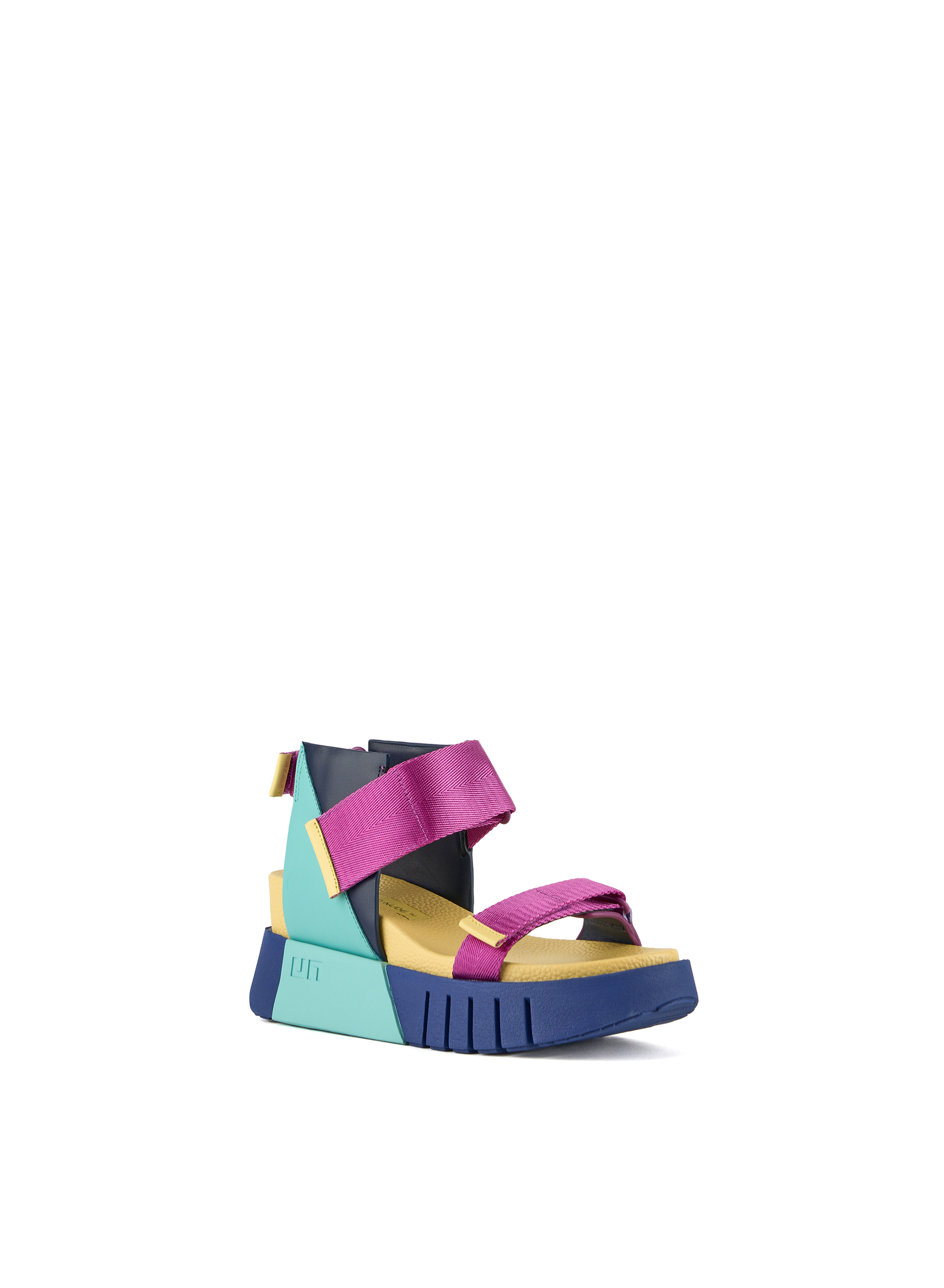 delta-run-dazzle-mix-angle-out