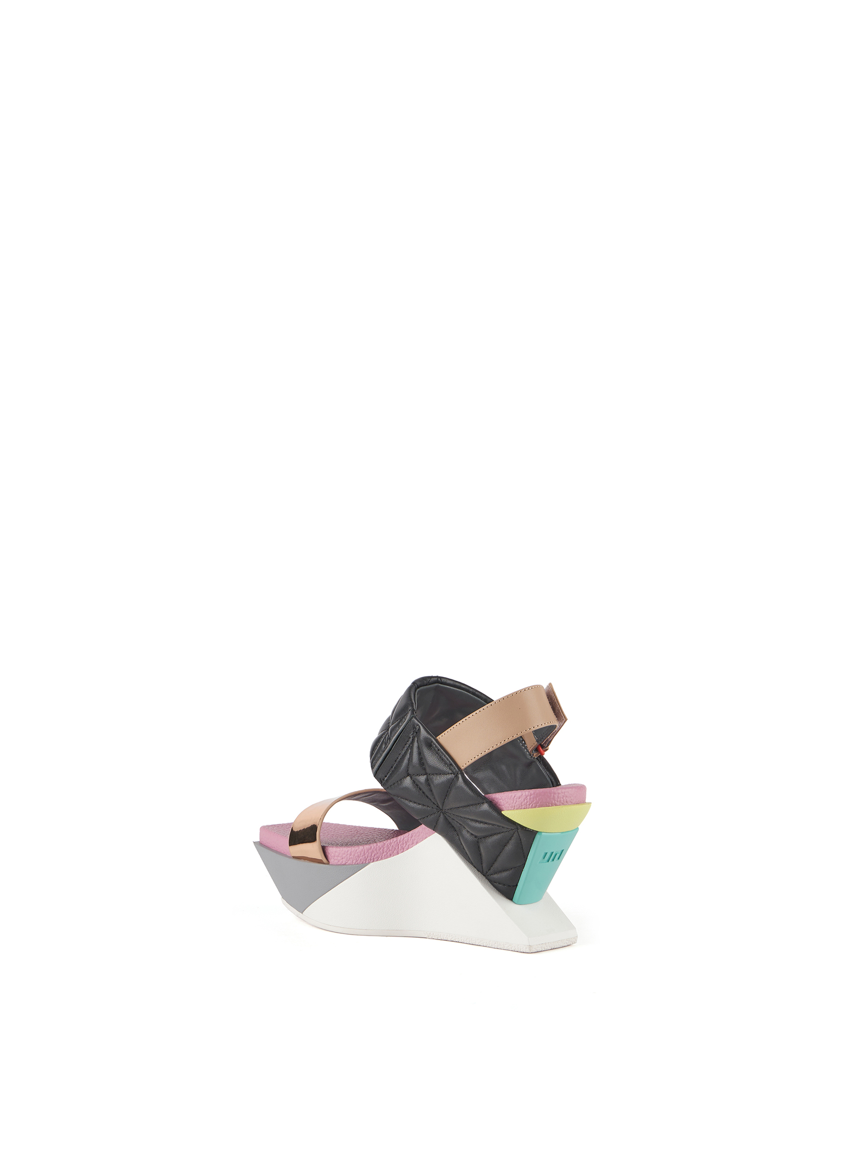 delta-wedge-puffy-timeless-mix-angle-in