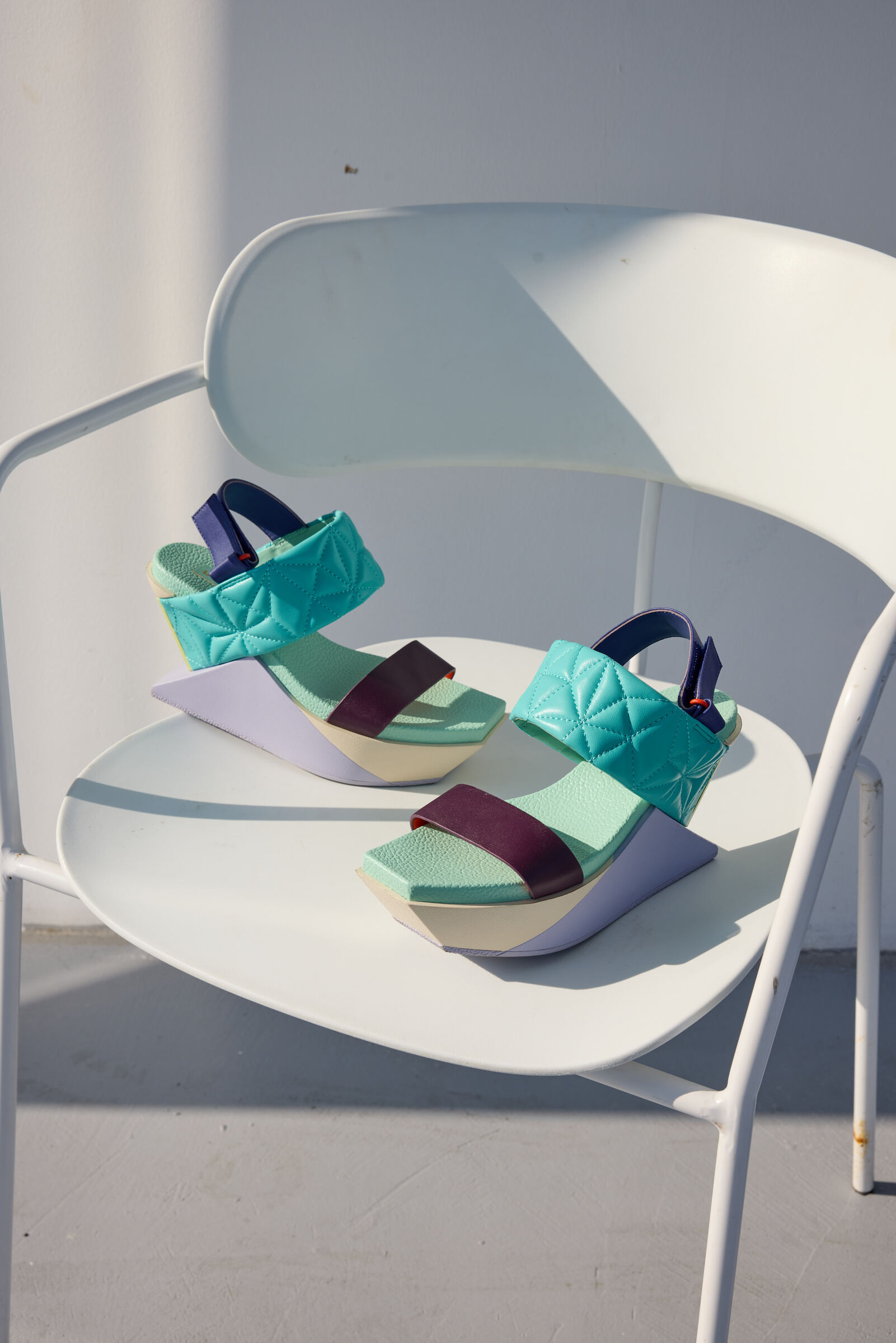 2024-12-04-UN 25SS2377-delta-wedge-puffy