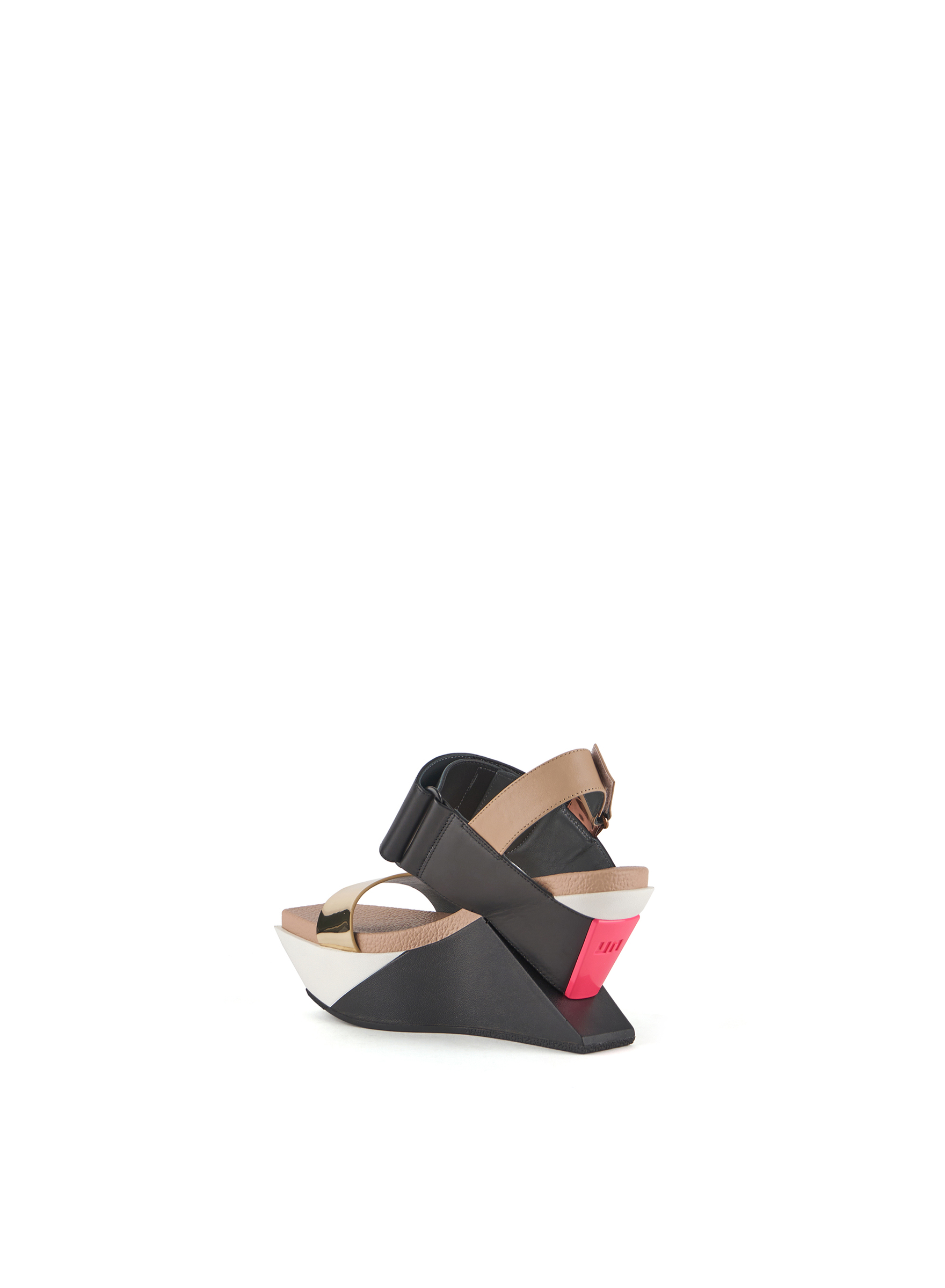 delta-wedge-sandal-connect-angle-in