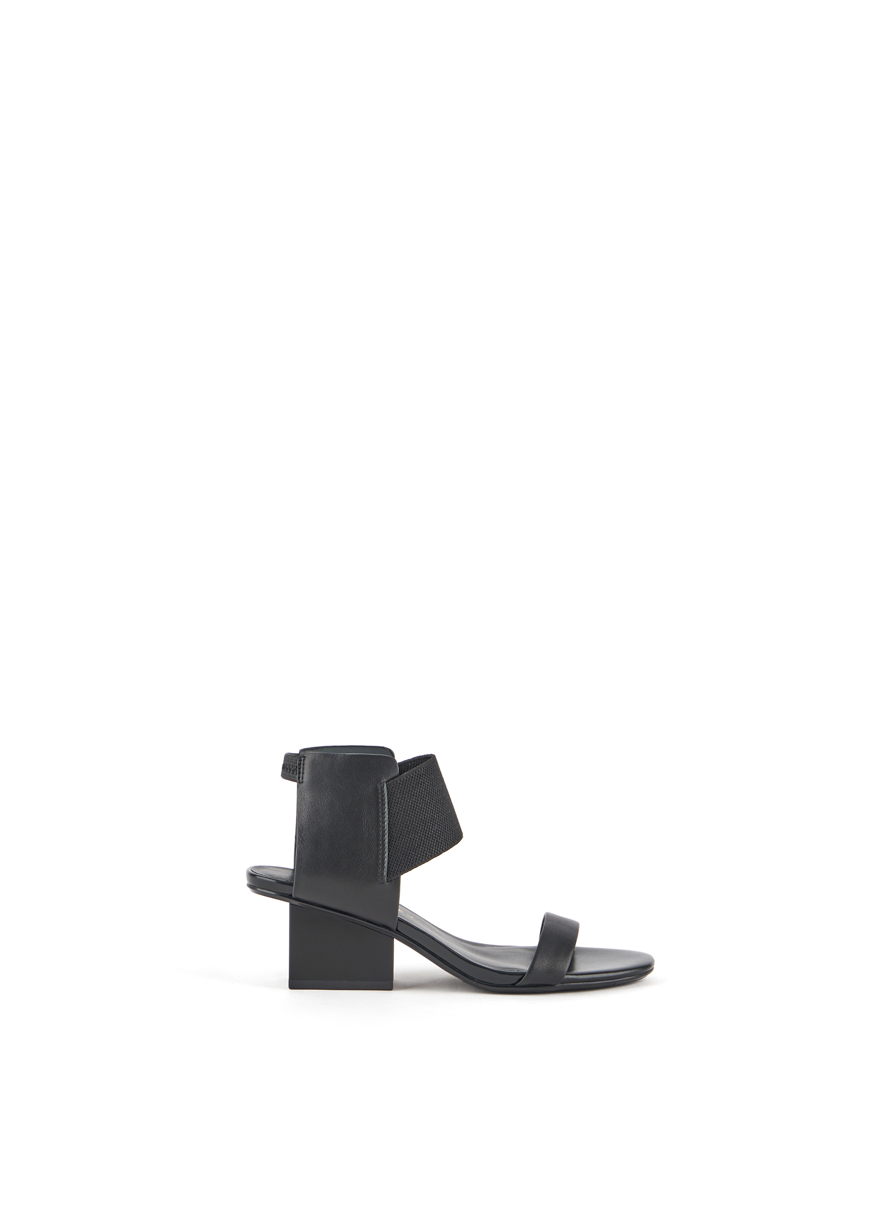 raila-mid-black-ii-outside
