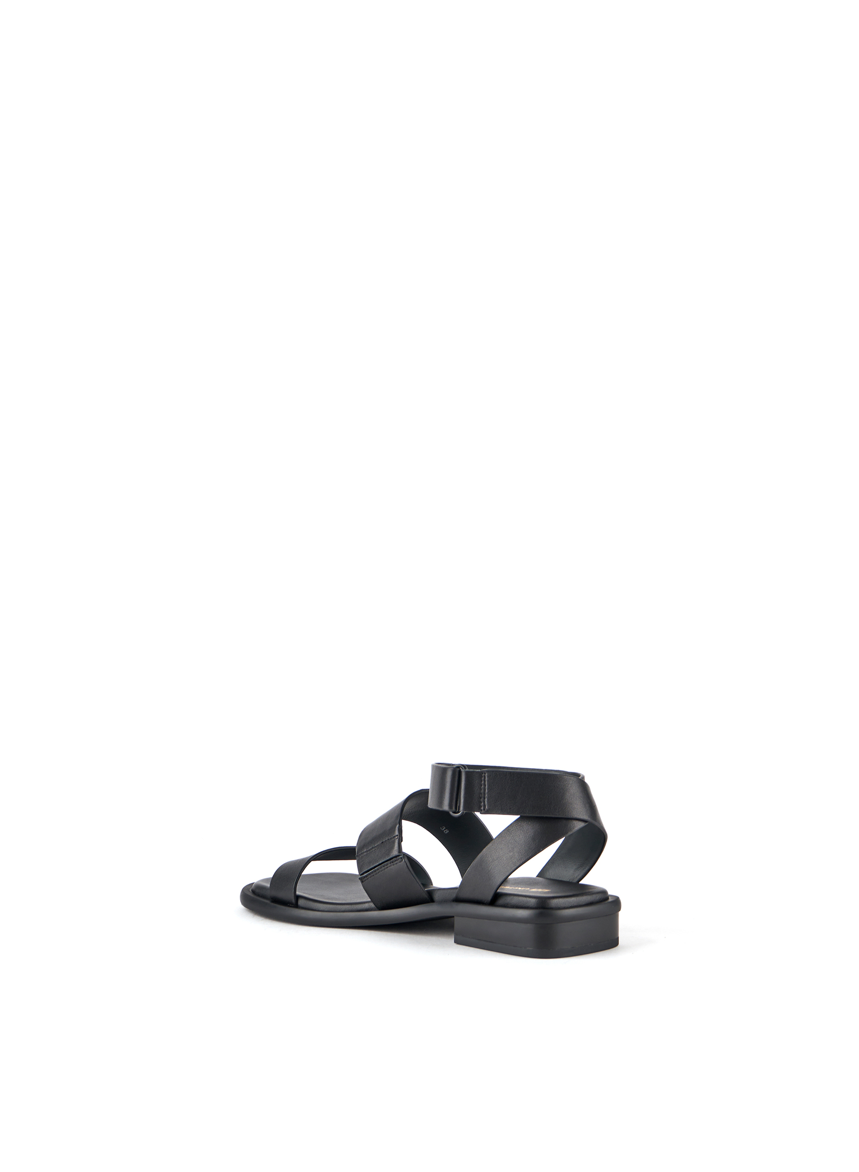 tara-hana-lo-black-angle-in