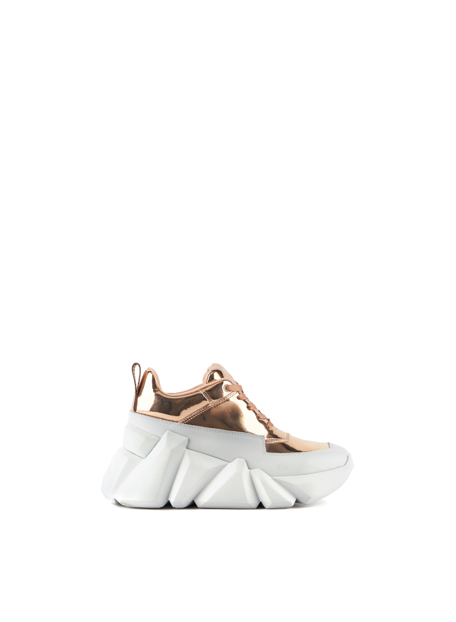 space-kick-max-rose-gold-outside