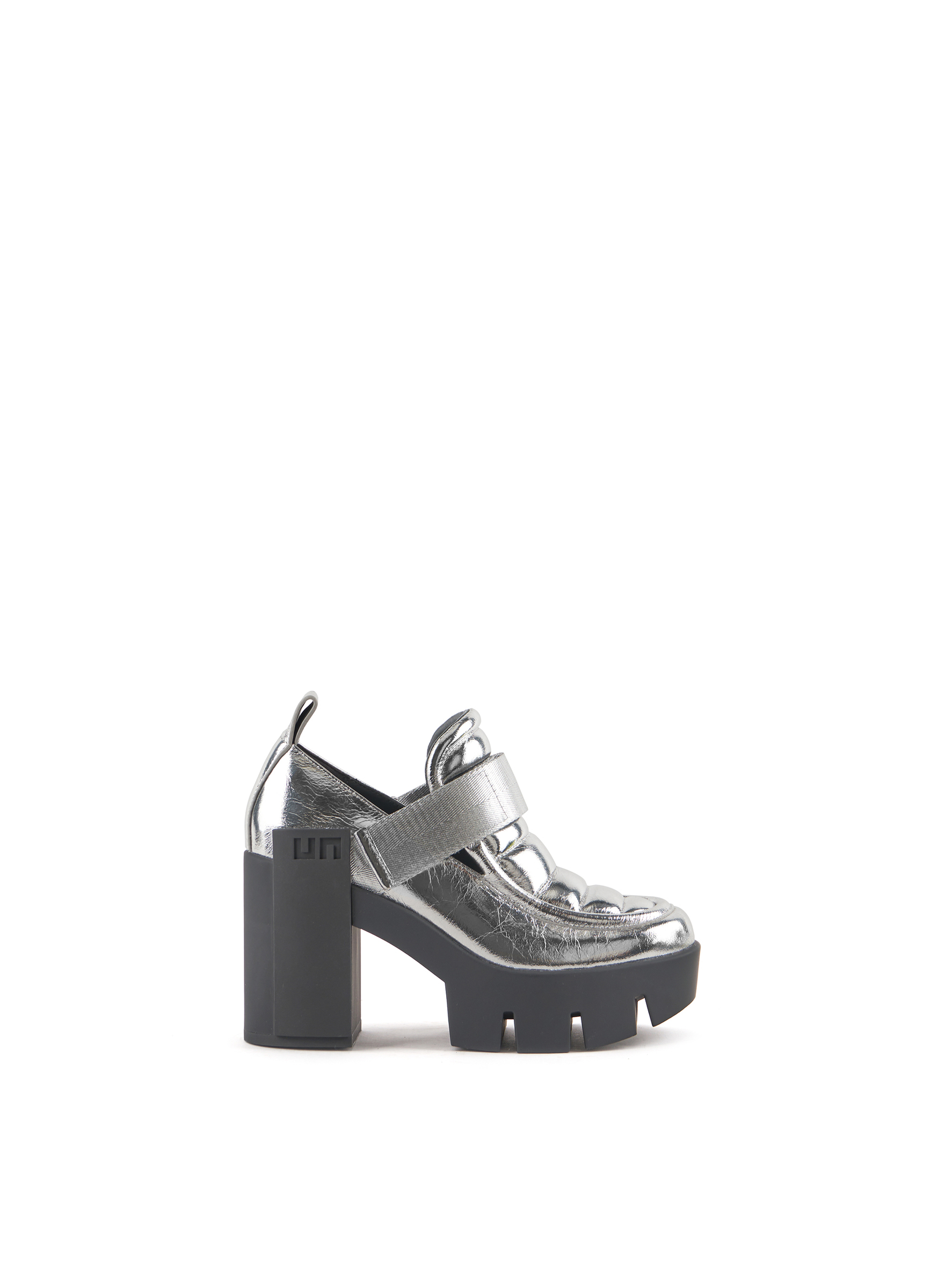grip-trooper-mid-silver-outside
