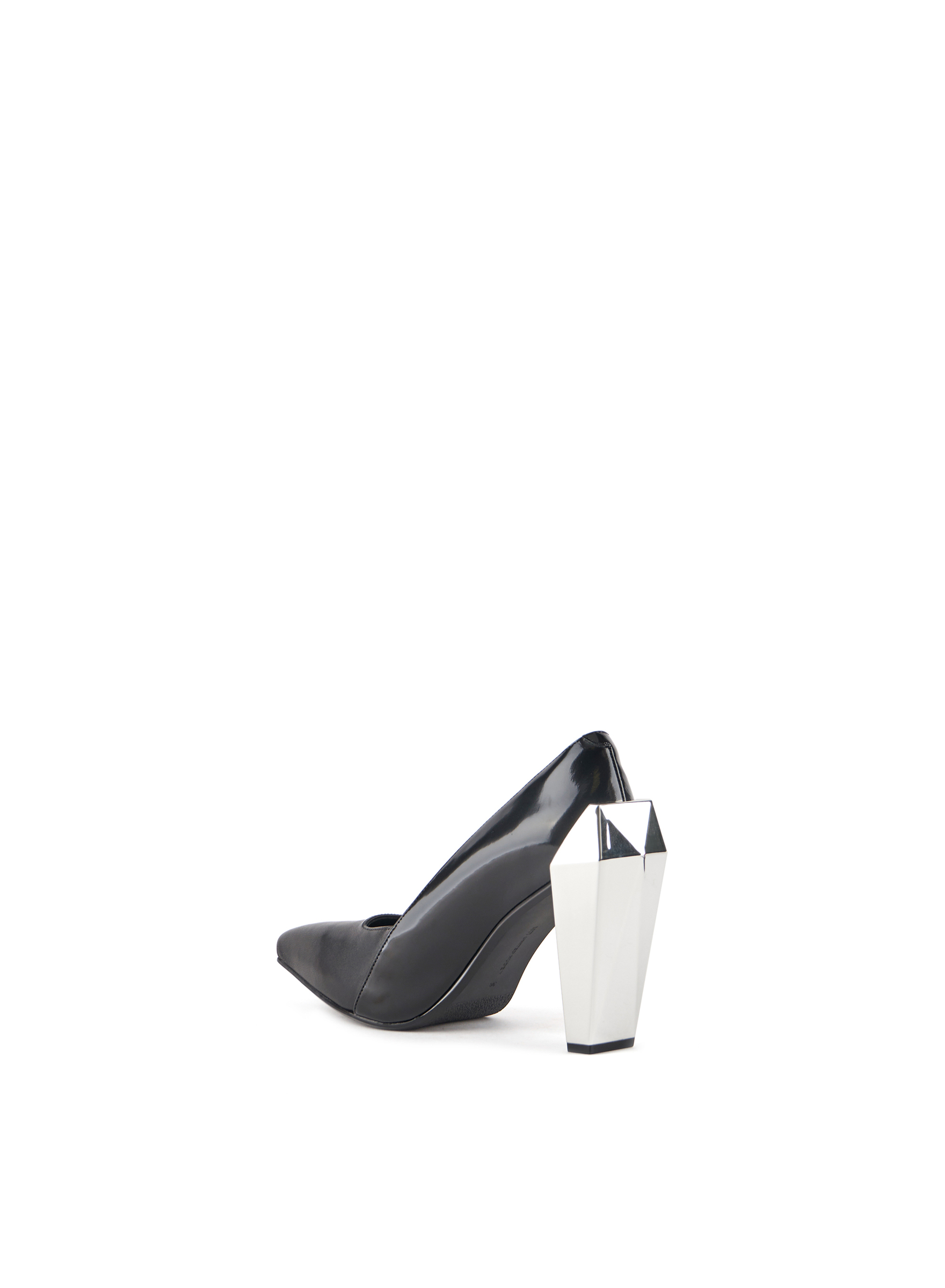 gem-pump-hi-black-angle-in