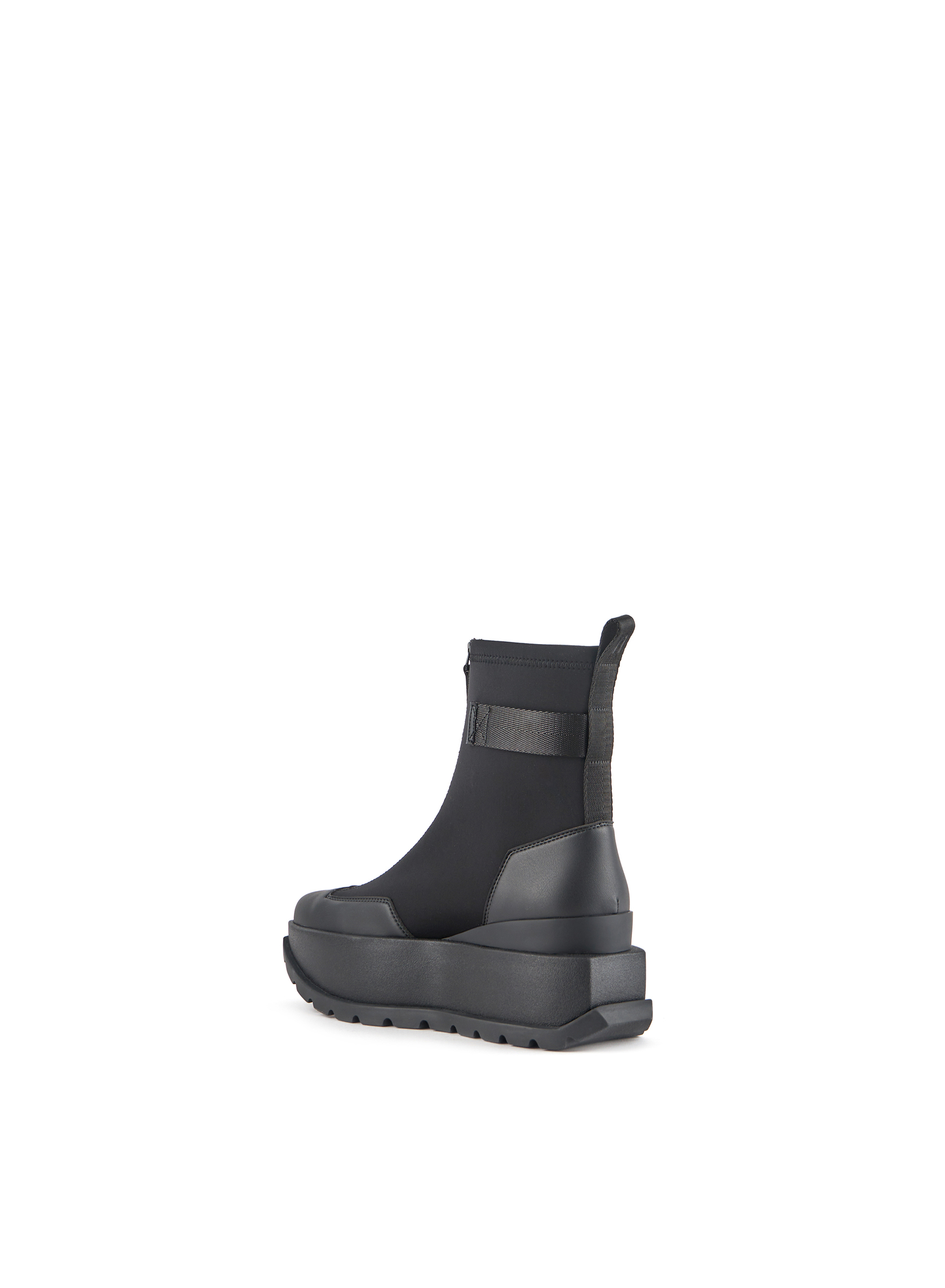 roko-bootie-ii-black-angle-in