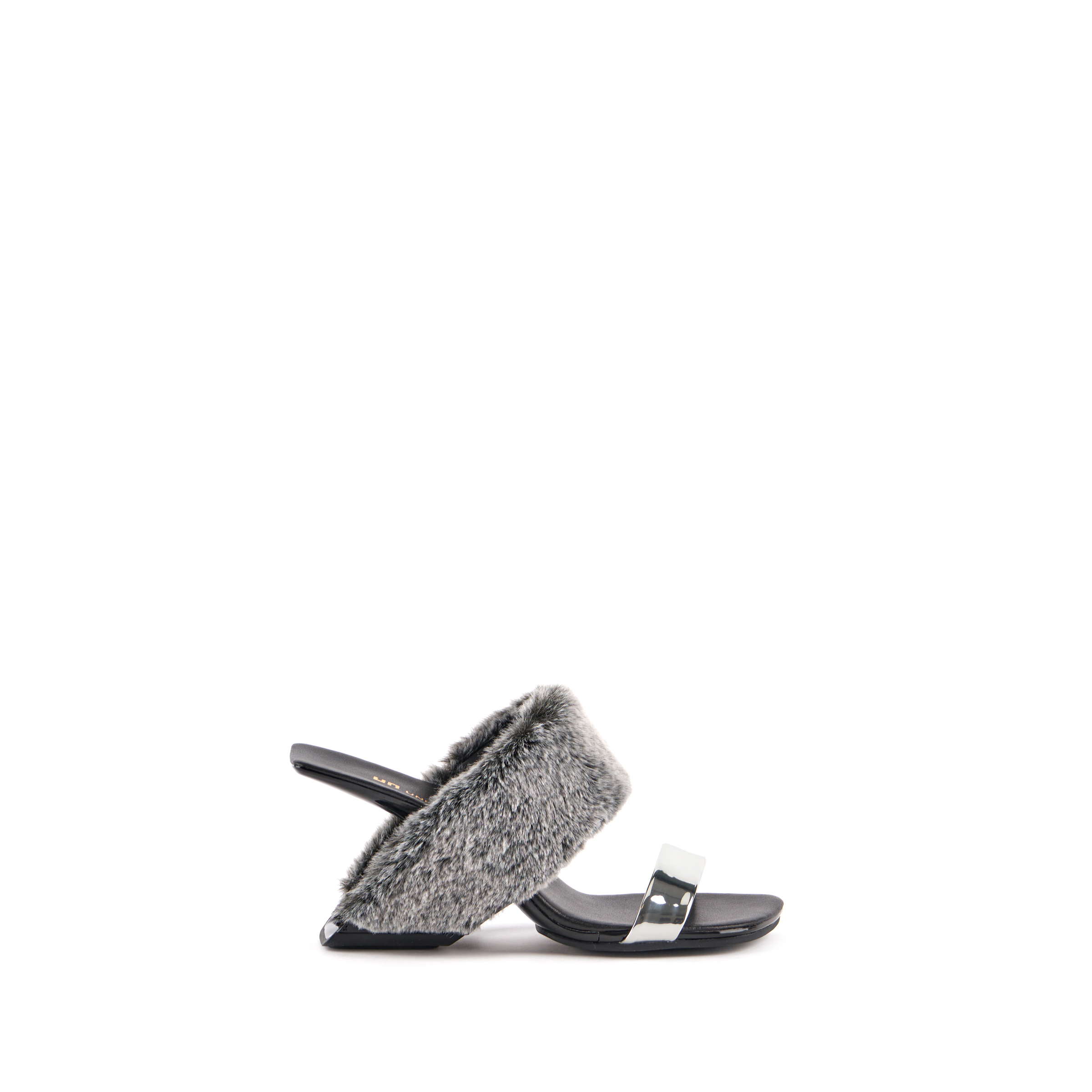 loop-teddy-silver-black-outside