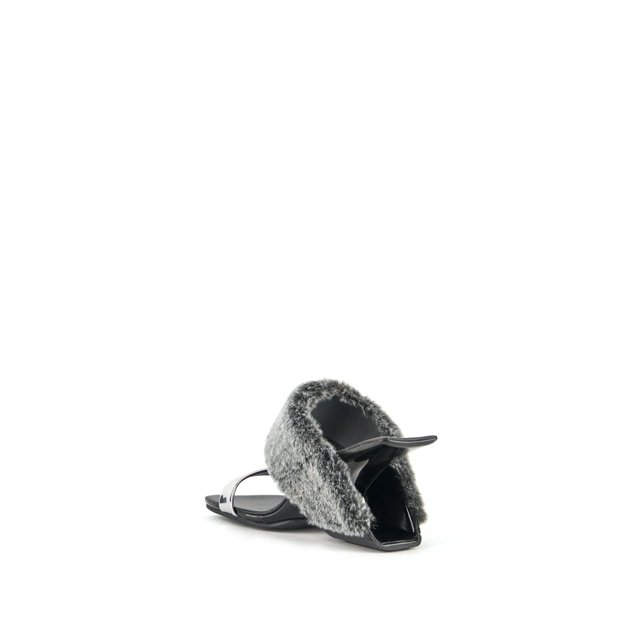 loop-teddy-silver-black-angle-in