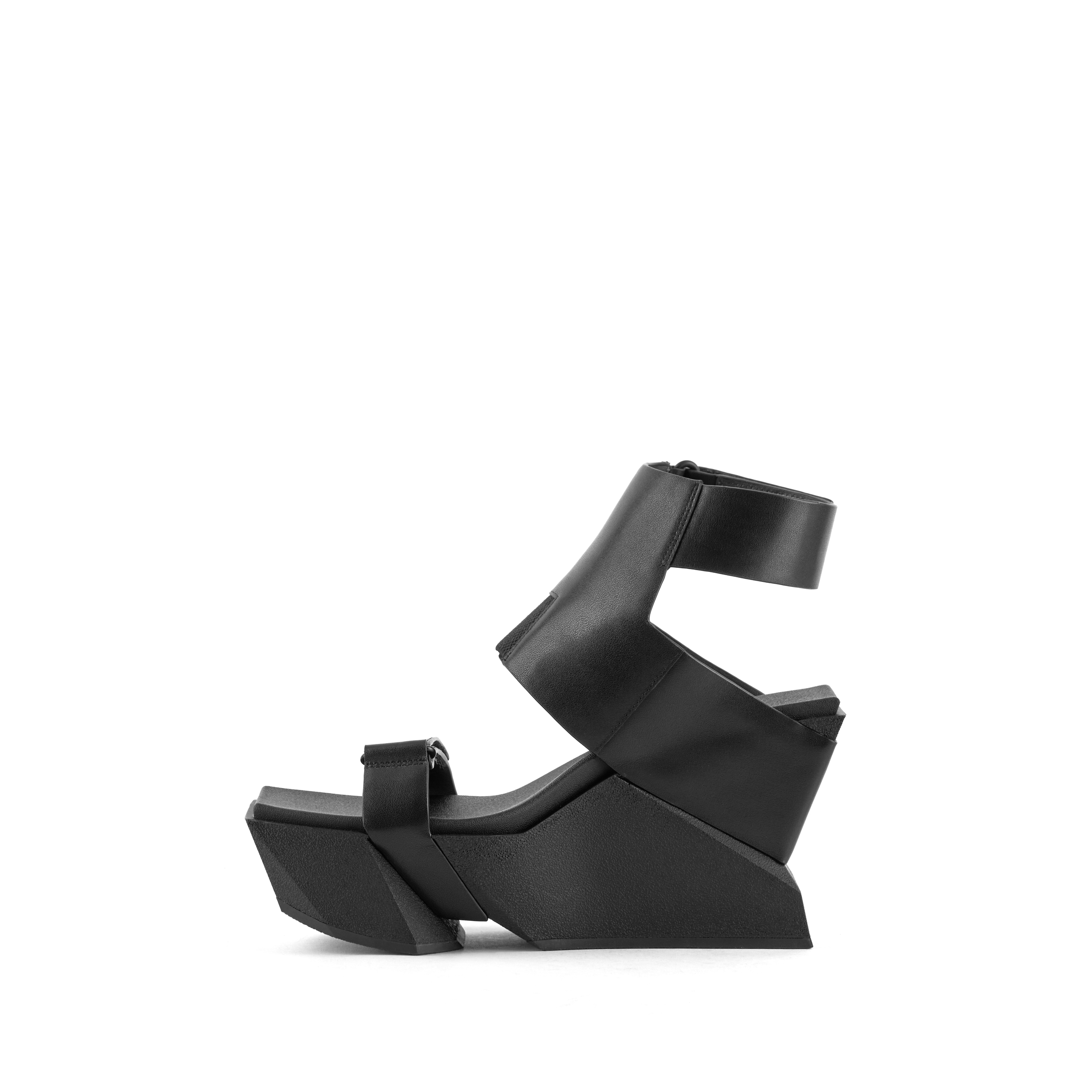 brutt-a-black-inside