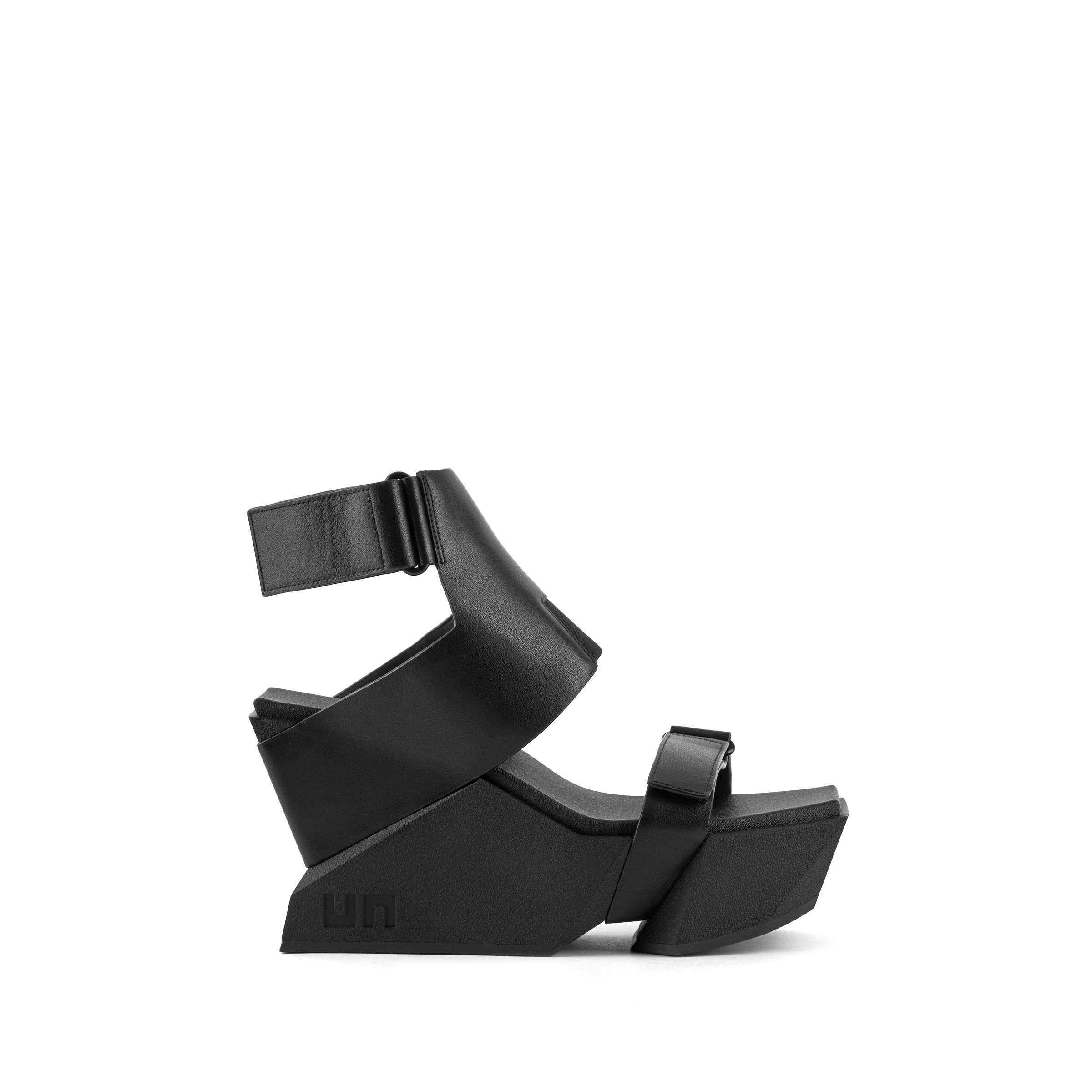 brutt-a-black-outside