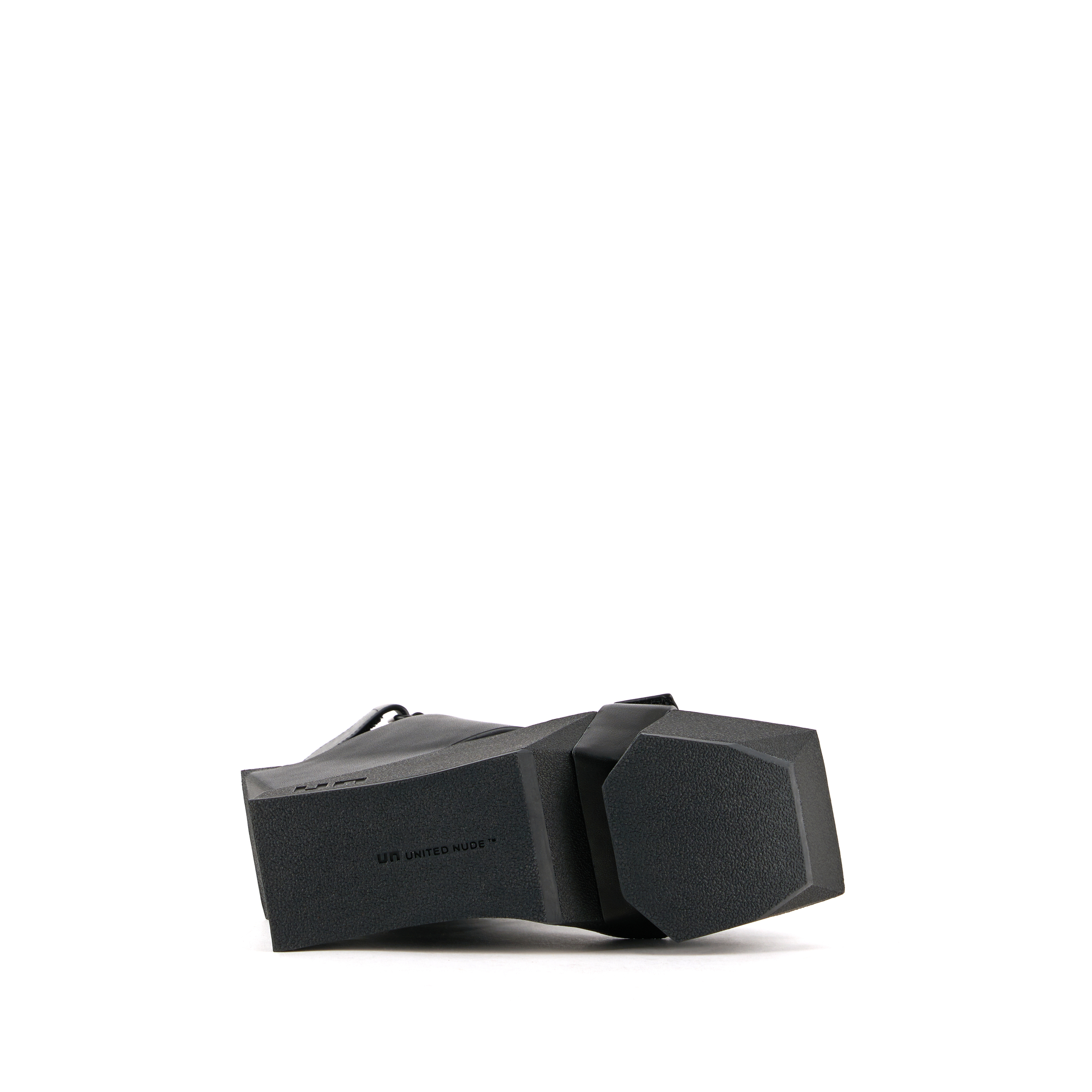 brutt-a-black-bottom