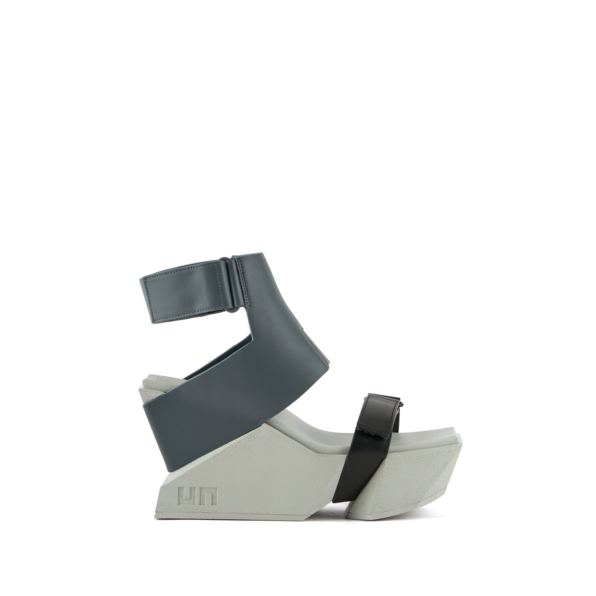 brutt-a-steel-outside