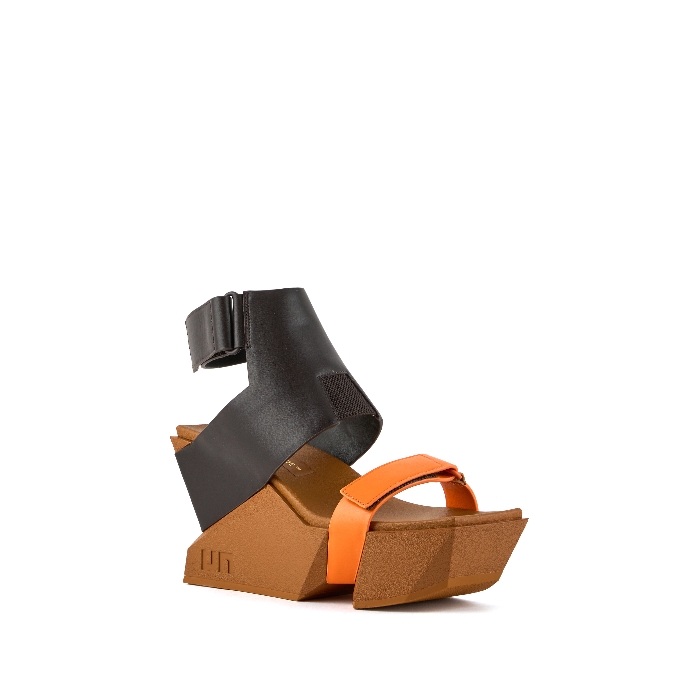 brutt-a-amber-glow-angle-out