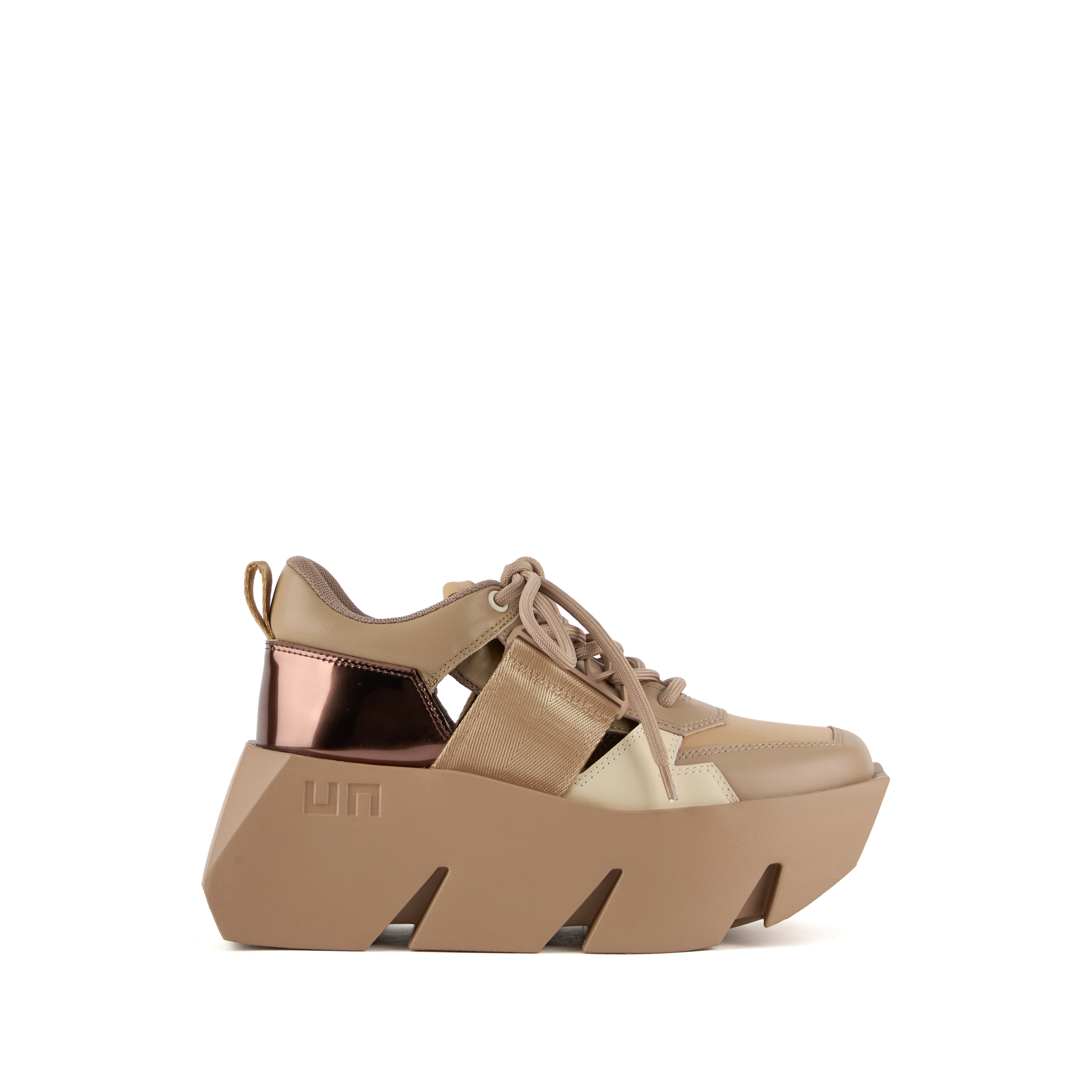 bull-sporty-bronzite-outside