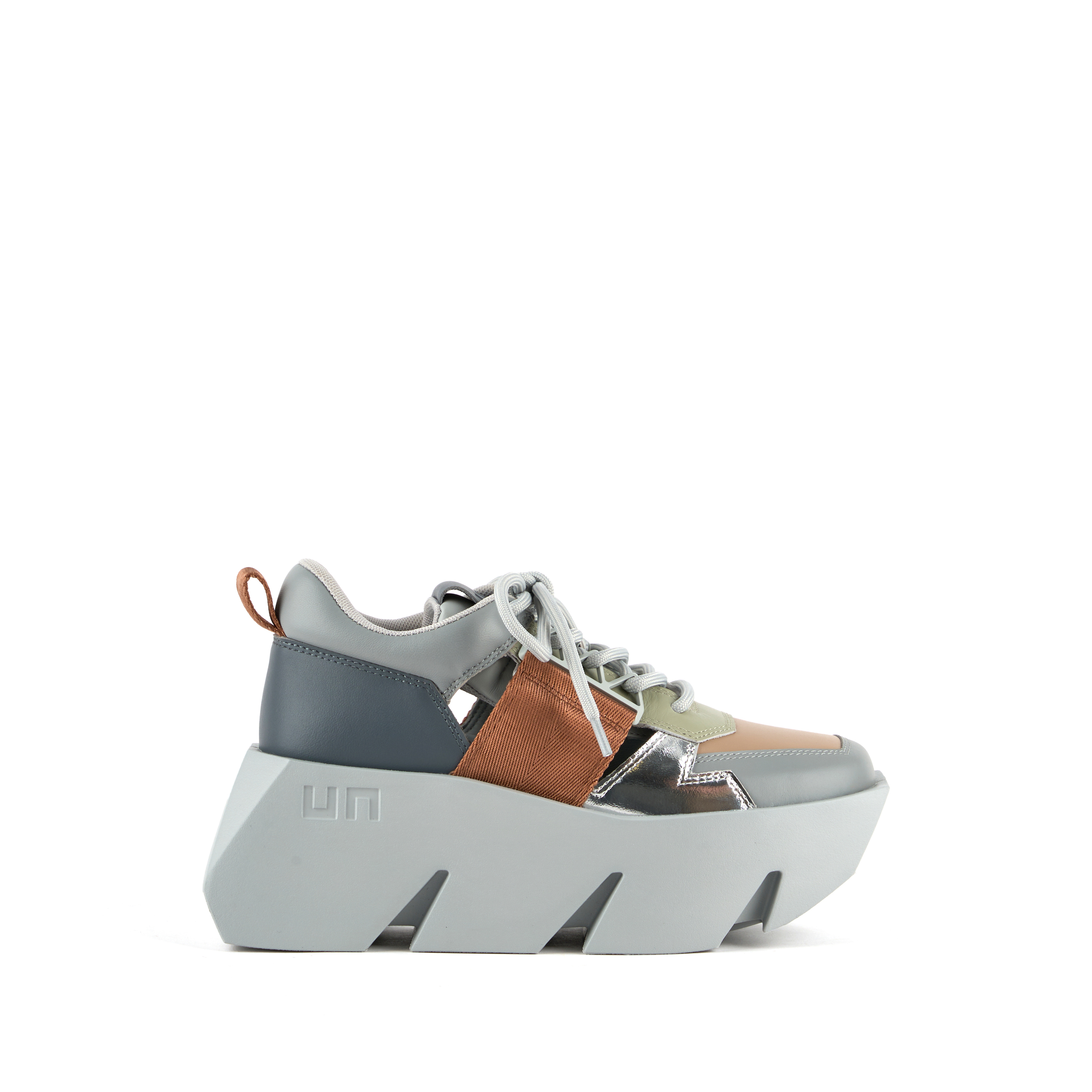 bull-sporty-ore-outside