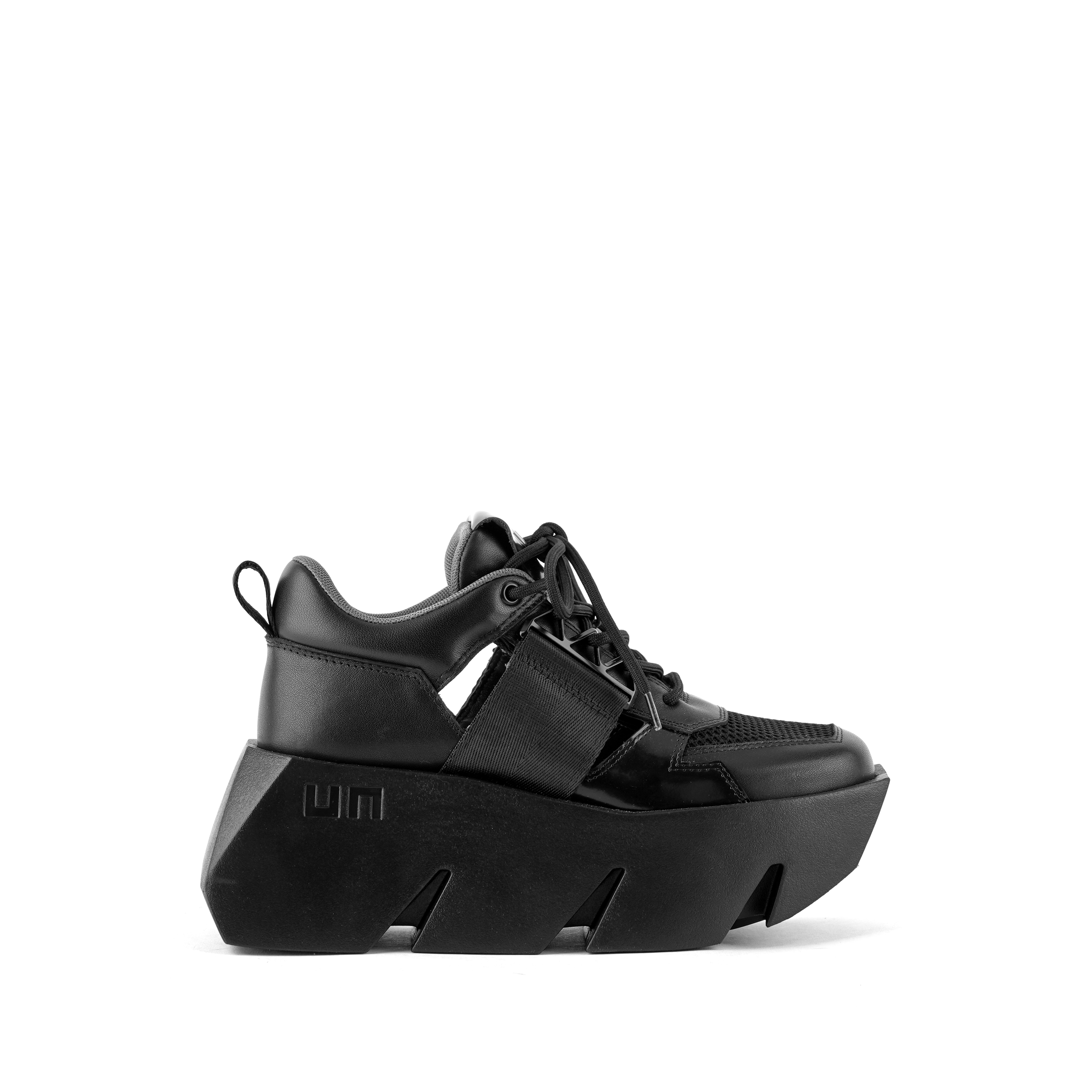 bull-sporty-black-outside