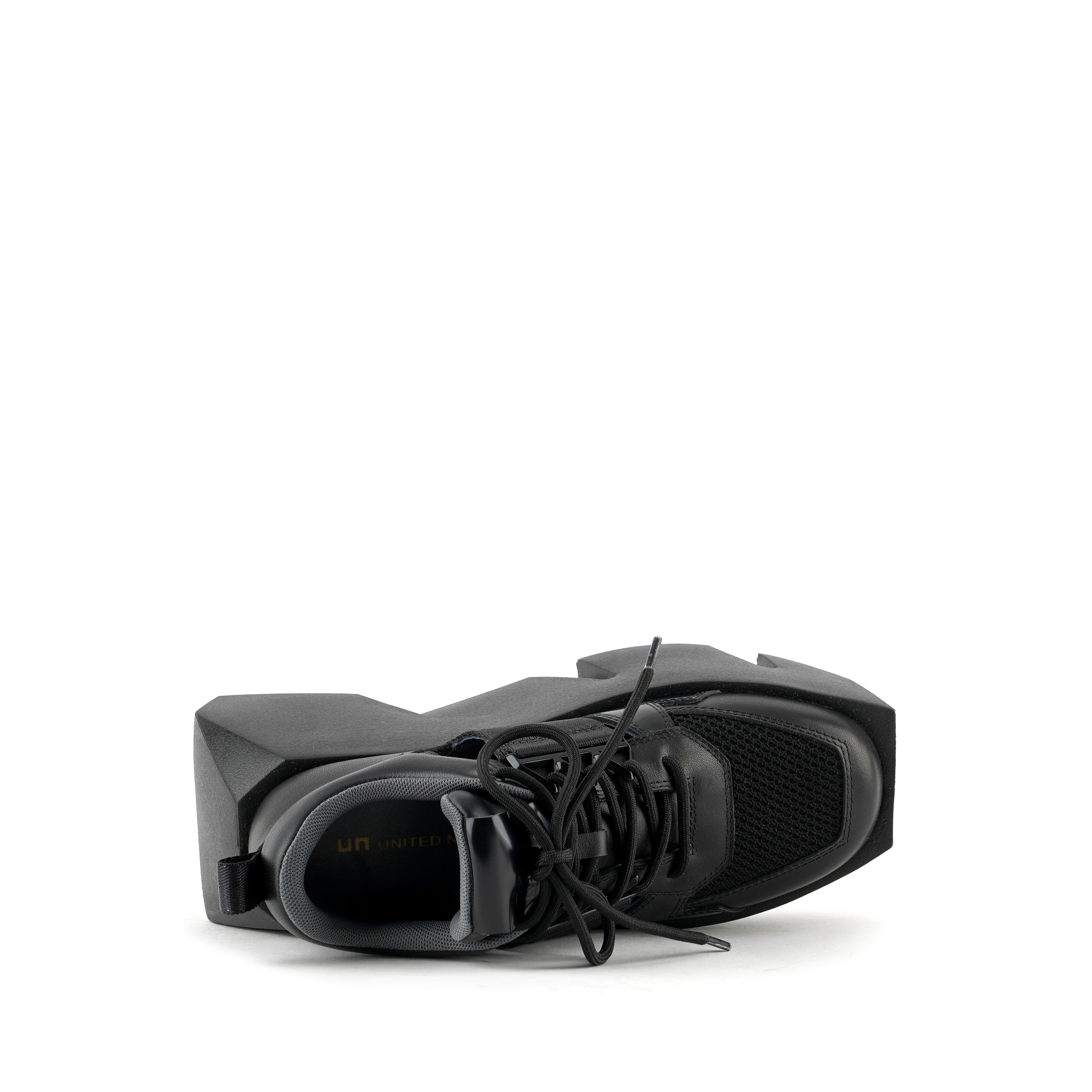 bull-sporty-black-top