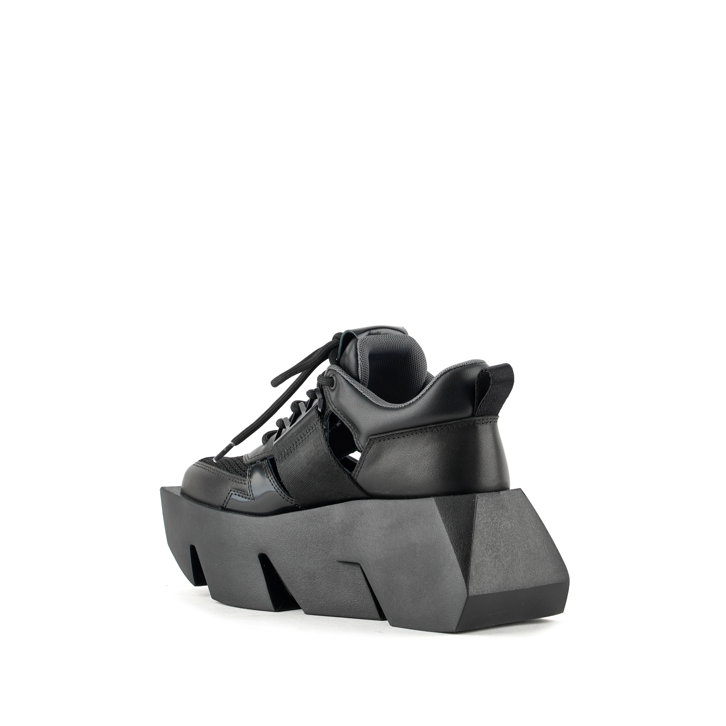 bull-sporty-black-angle-in