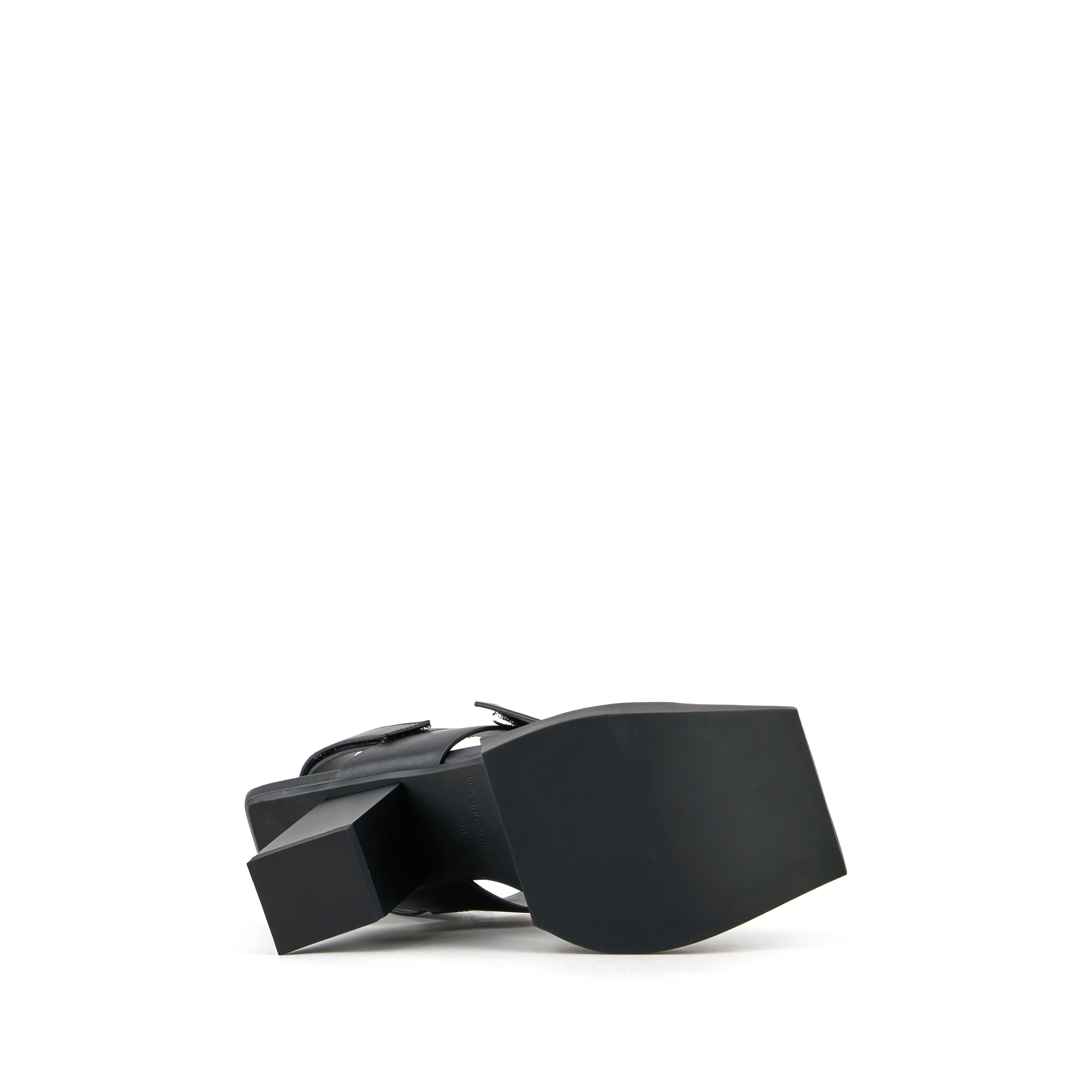 construct-hi-black-bottom