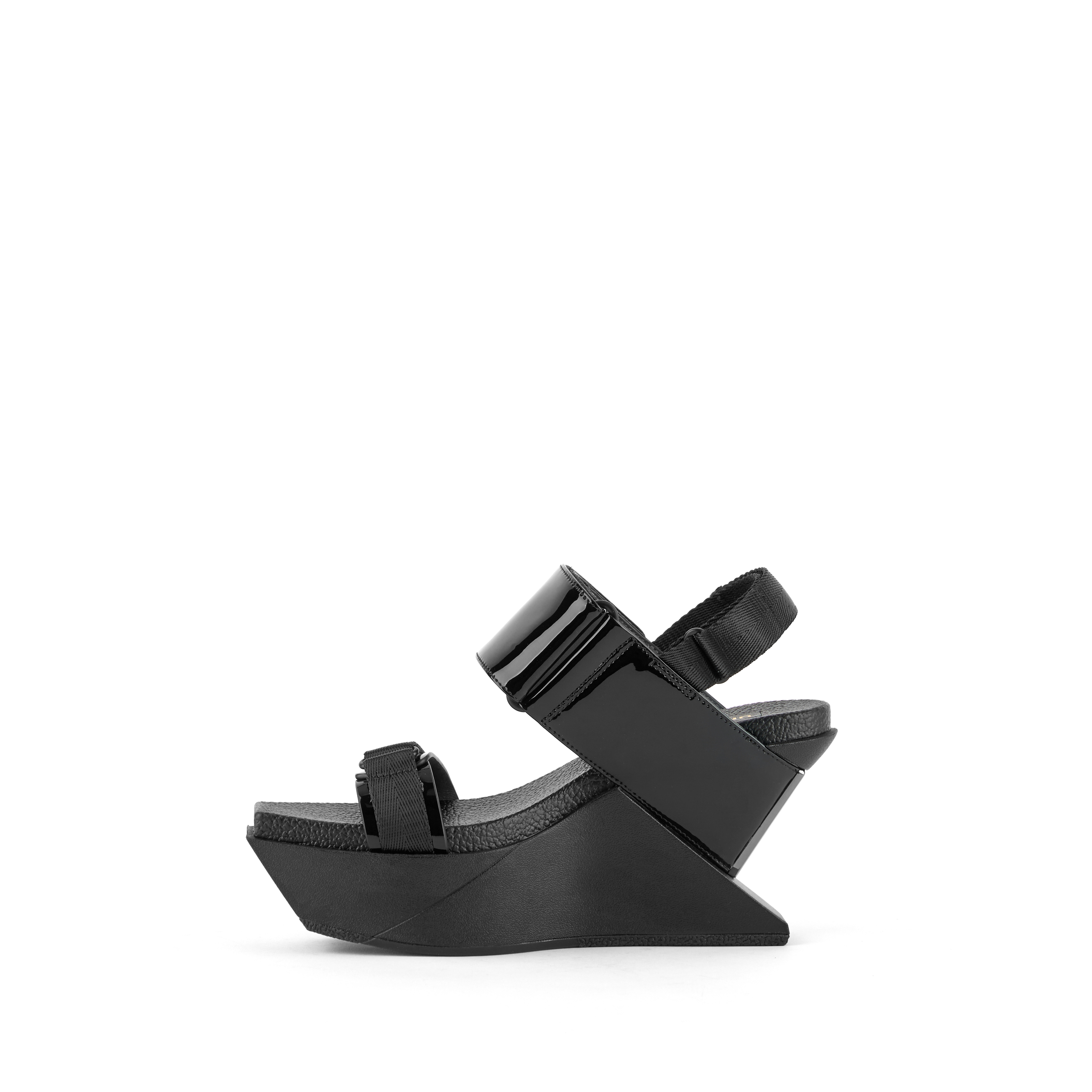 delta-run-wedge-black-inside