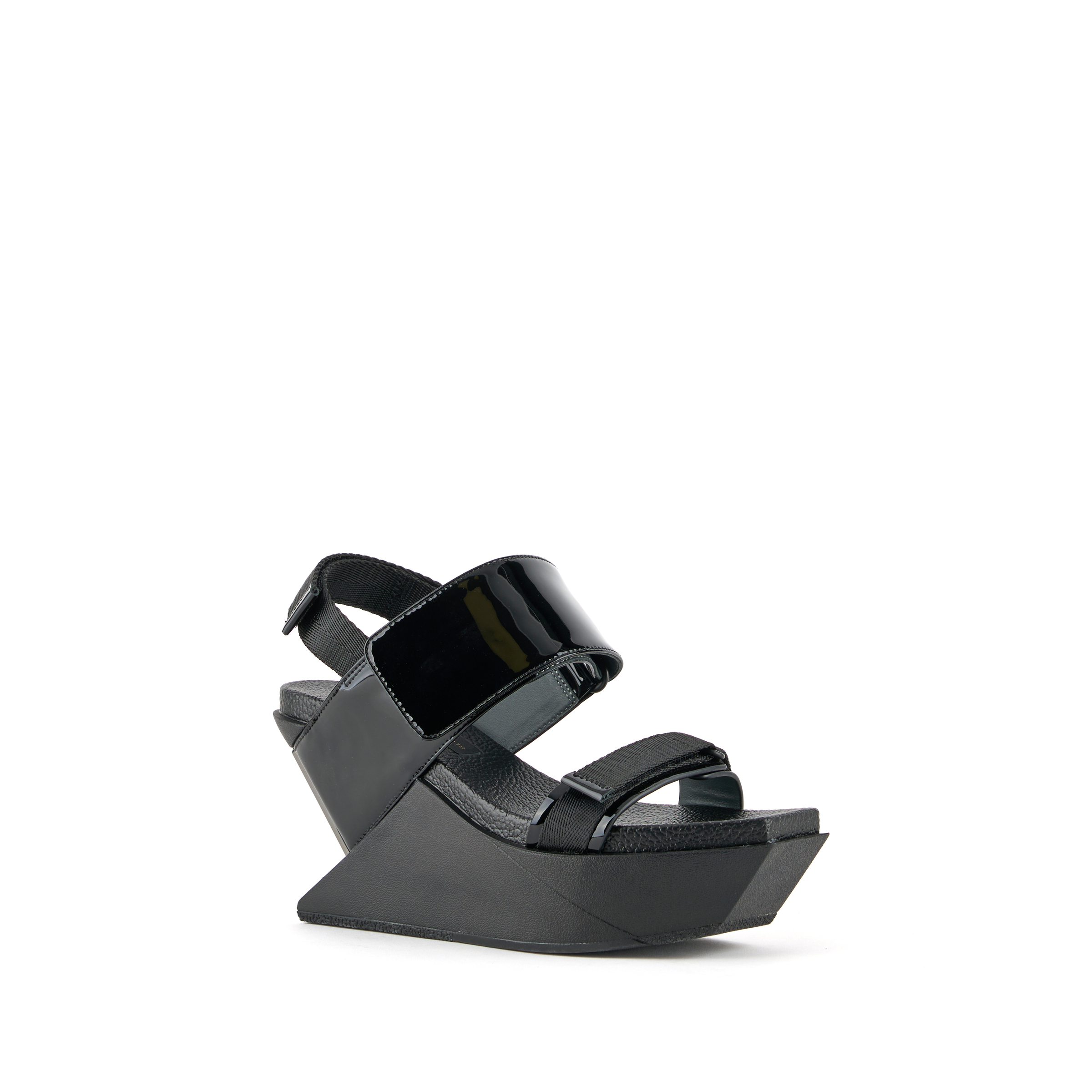 delta-run-wedge-black-angle-out