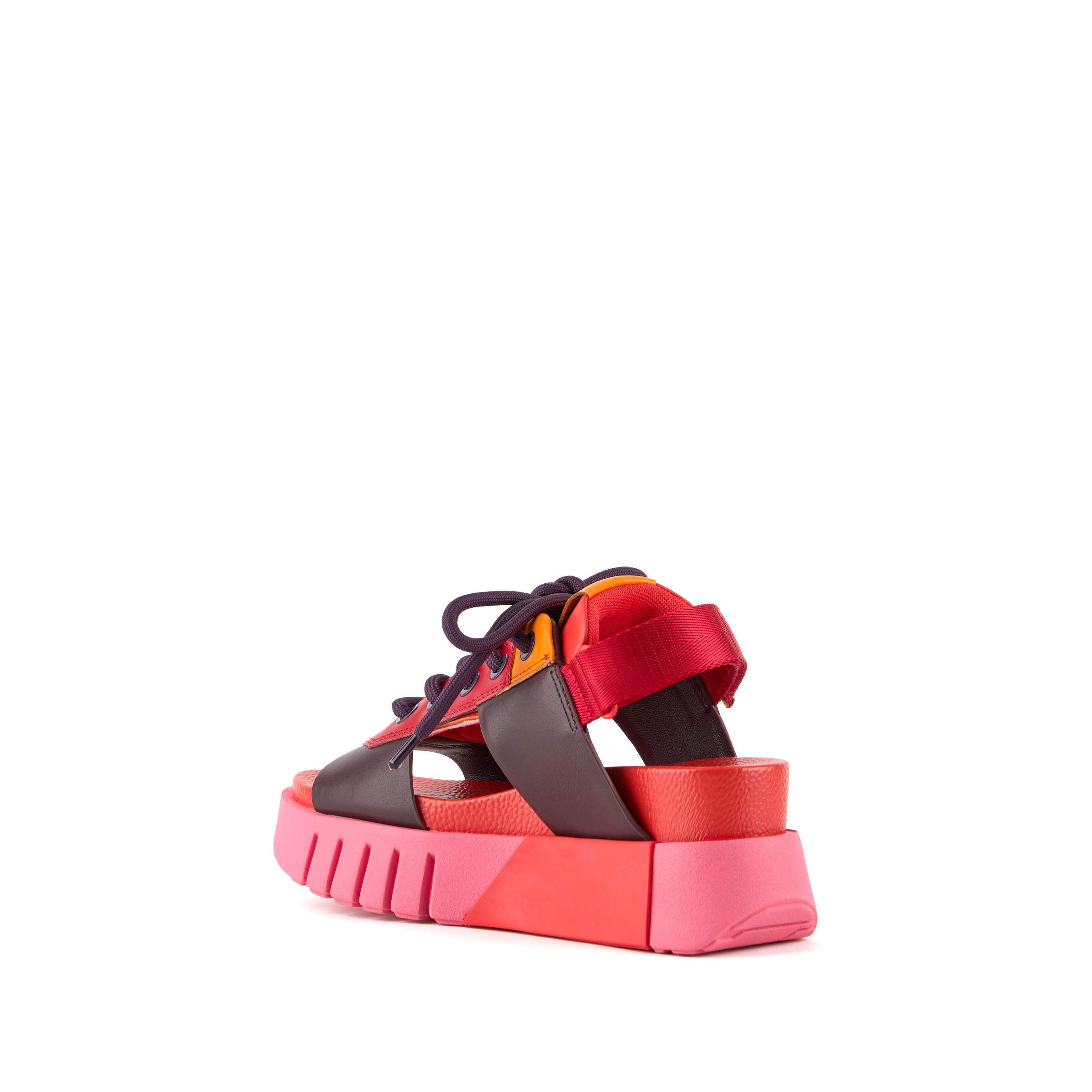 delta-sporty-ii-lily-angle-in