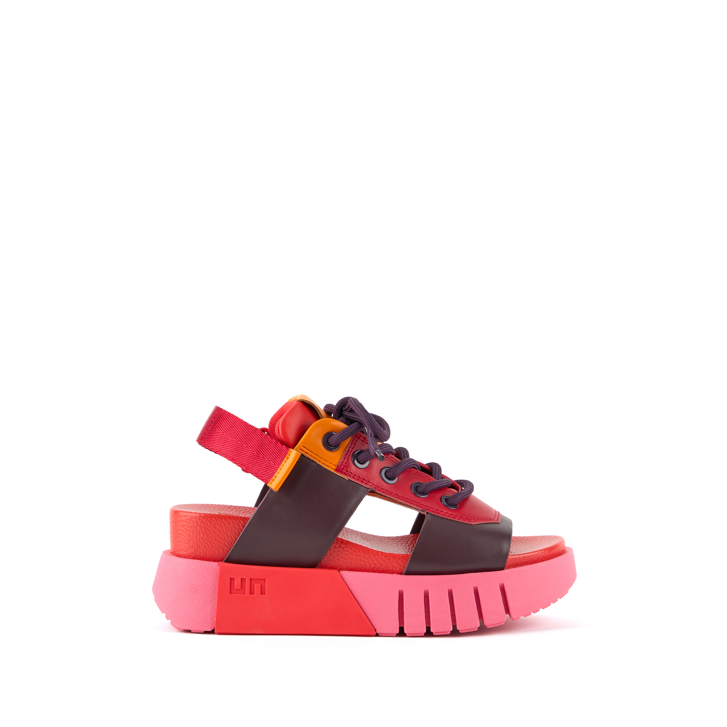 delta-sporty-ii-lily-outside