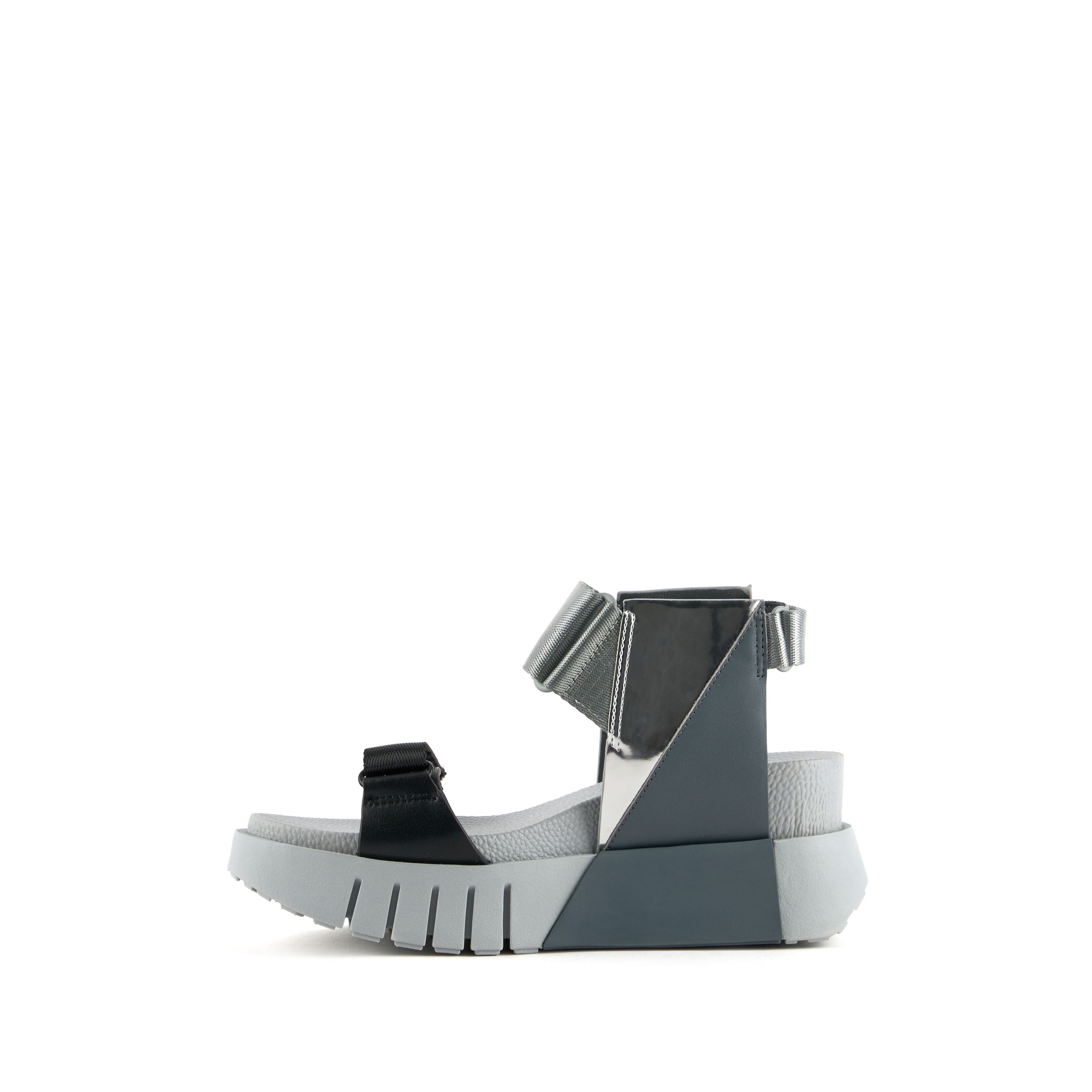 delta-run-steel-inside