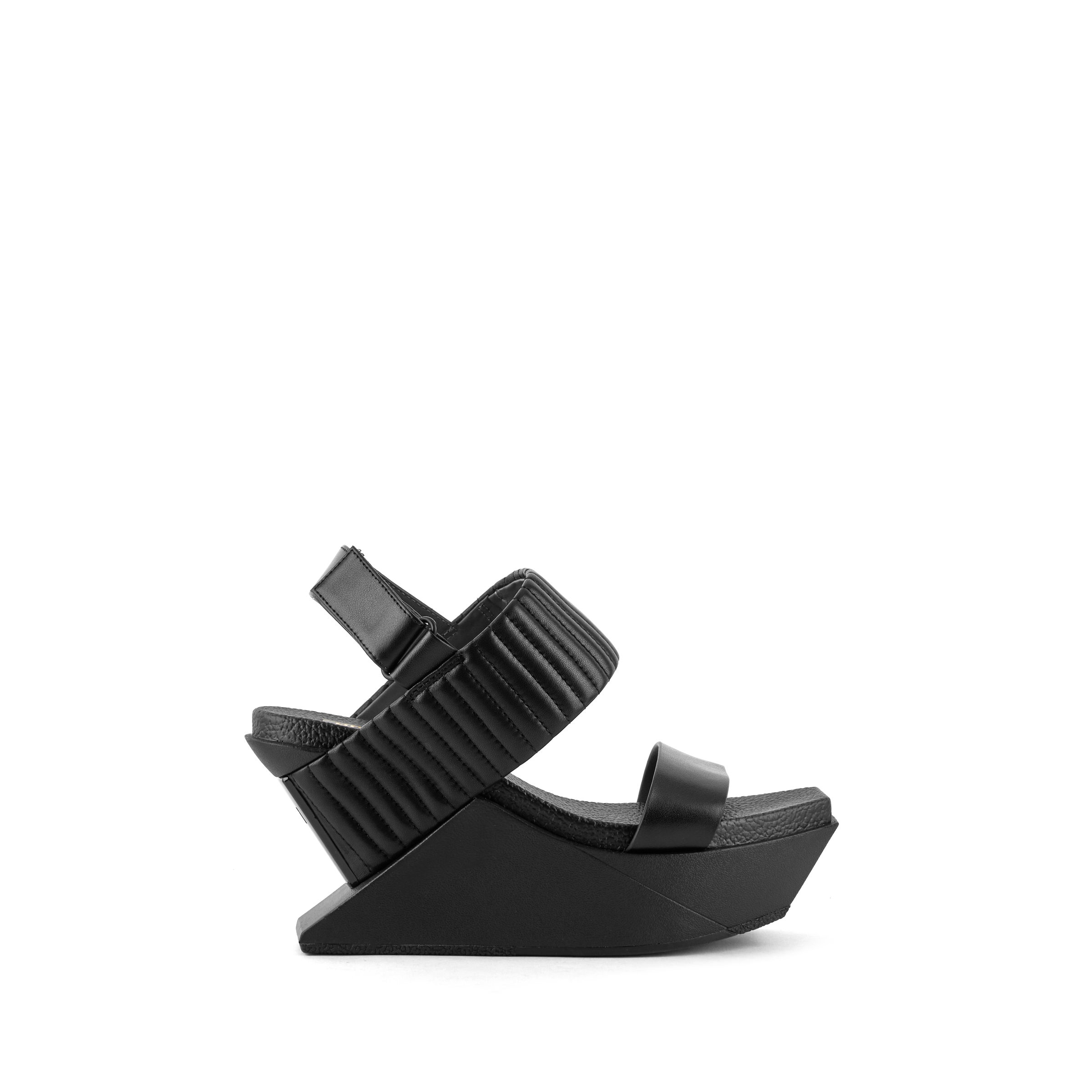 delta-wedge-puffier-black-outside