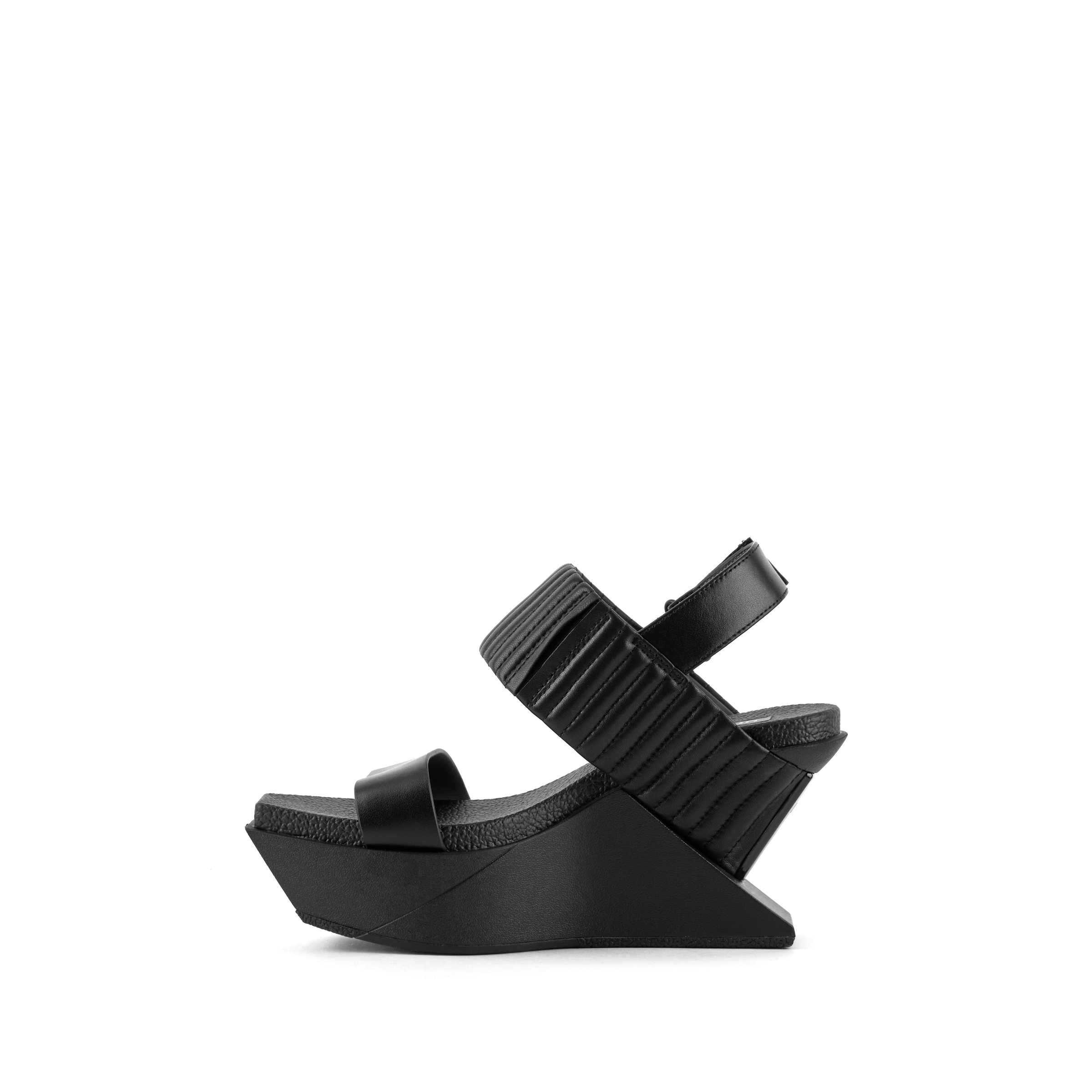 delta-wedge-puffier-black-inside