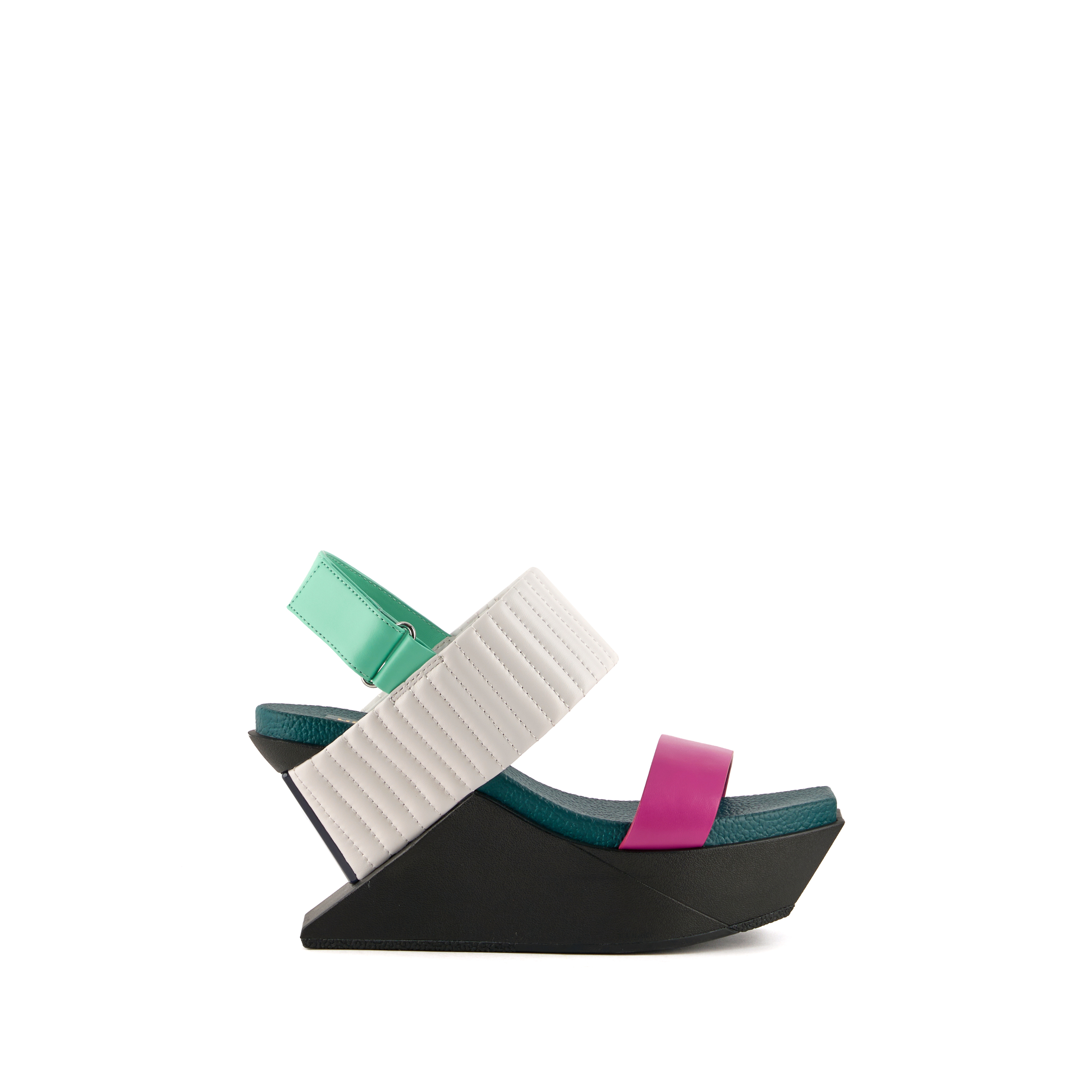 delta-wedge-puffier-fuchsion-outside