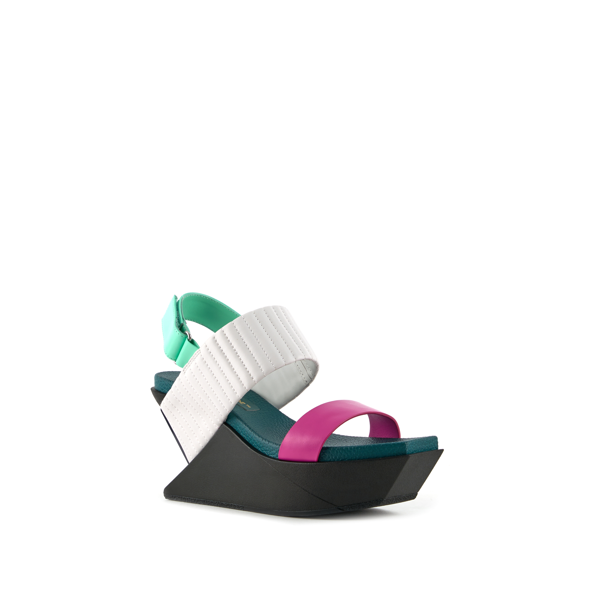 delta-wedge-puffier-fuchsion-angle-out