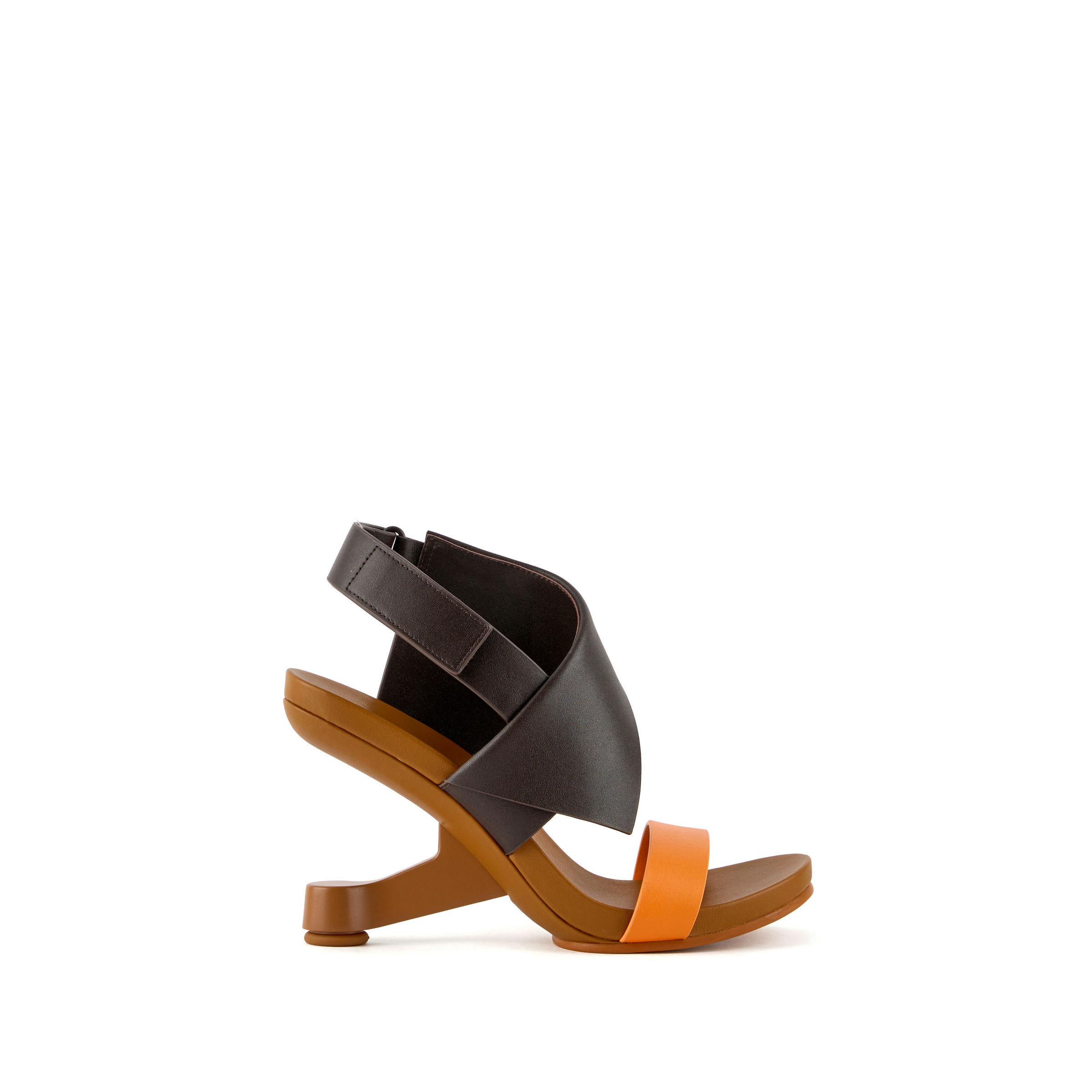 eamz-polo-amber-glow-outside