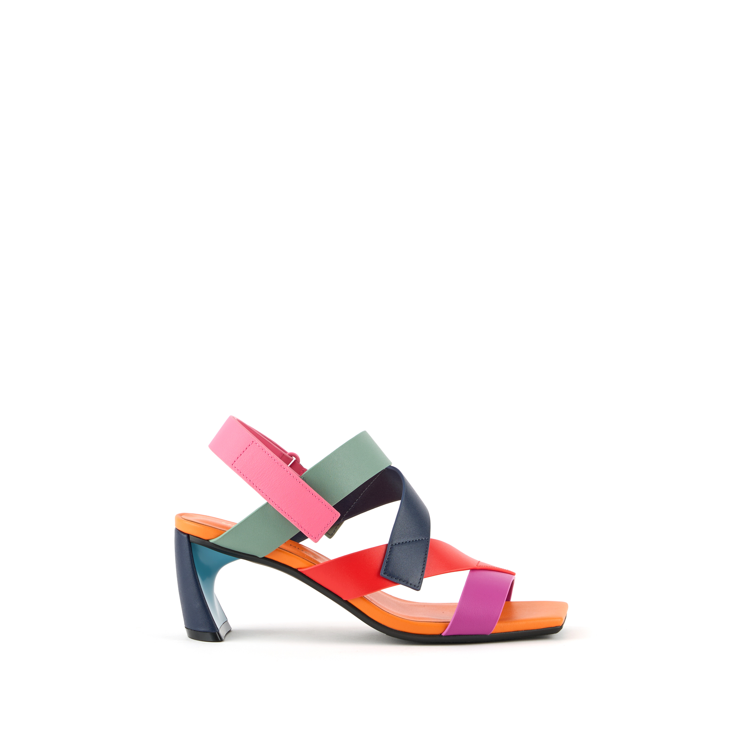 zuma-straps-mid-solaria-outside