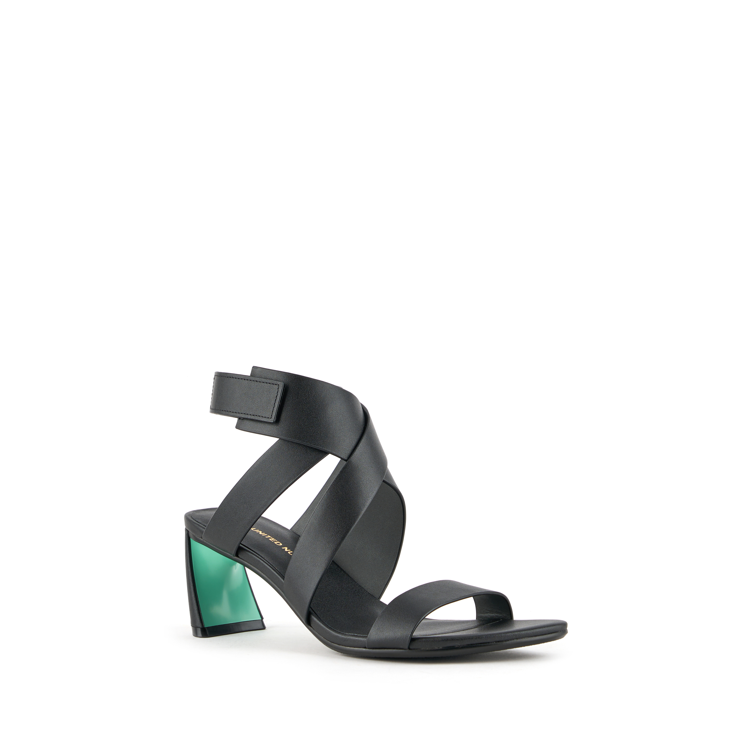 zuma-way-mid-black-angle-out