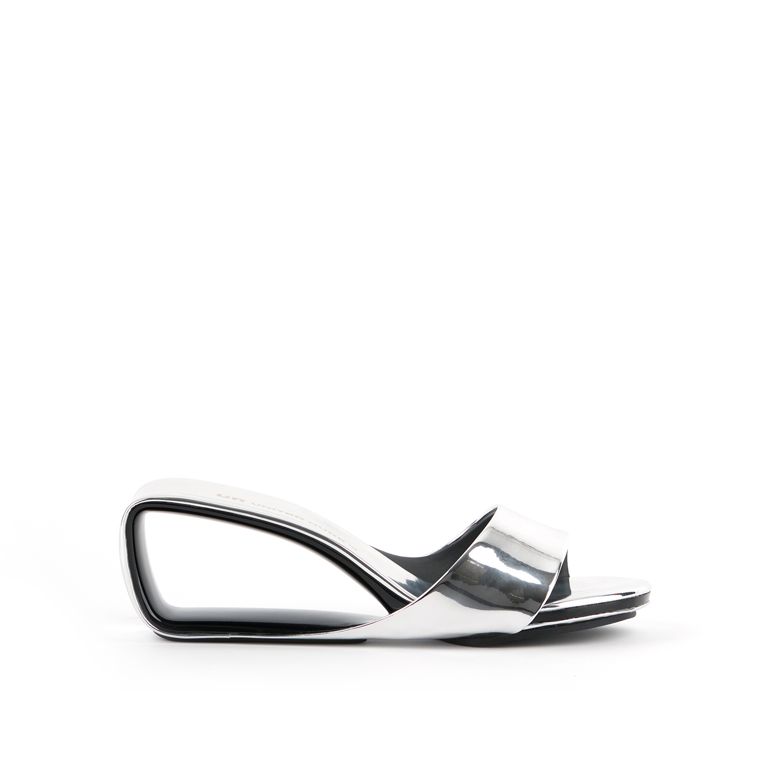 mobius-mid-mirror-silver-outside